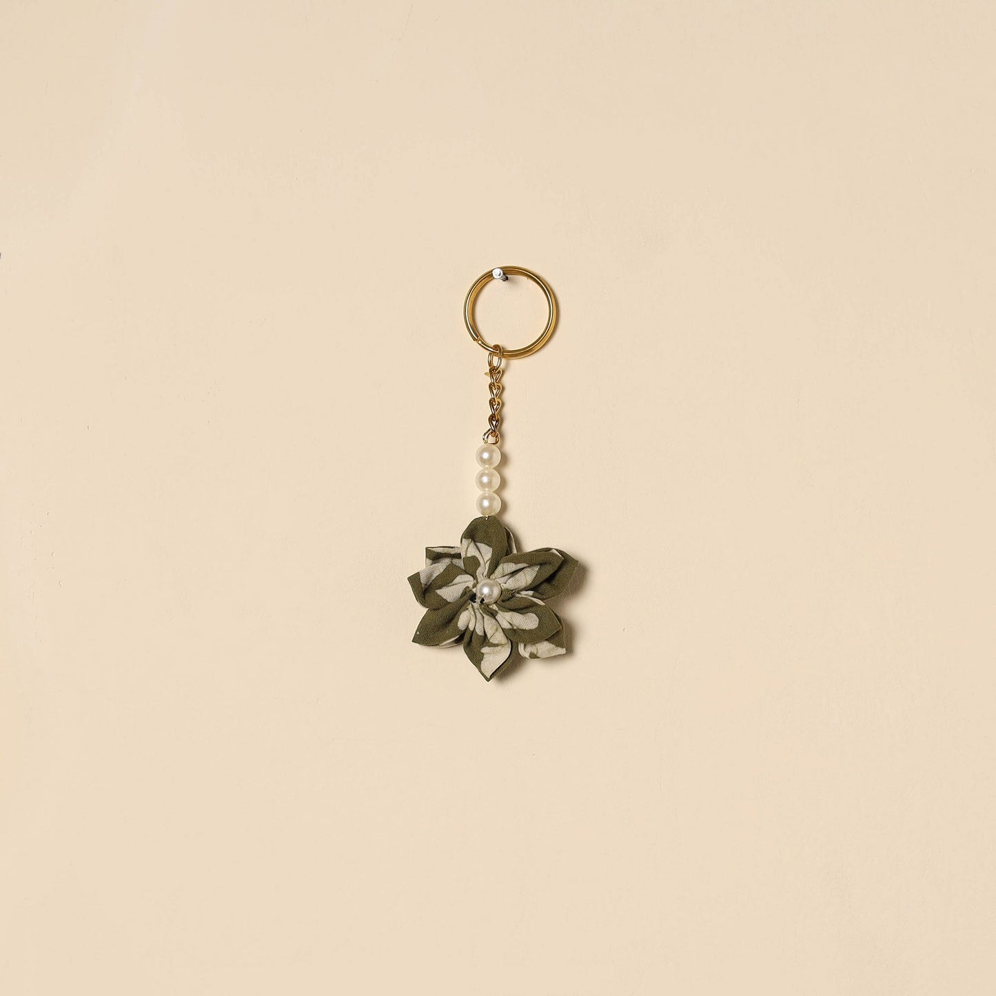 Beaded fabart flower keychain 02 - handcrafted