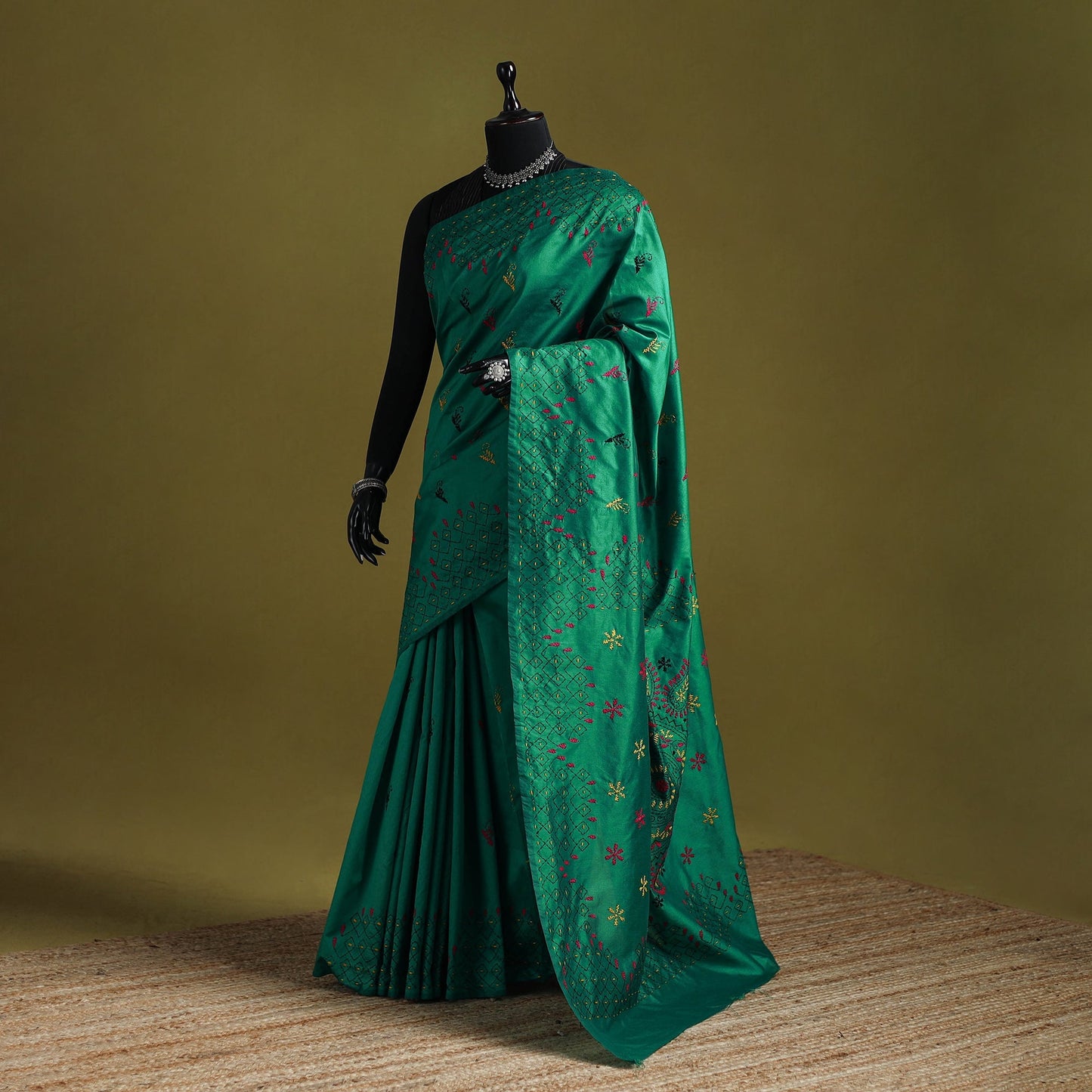 Bengal hand embroidered silk nakshi kantha saree 04