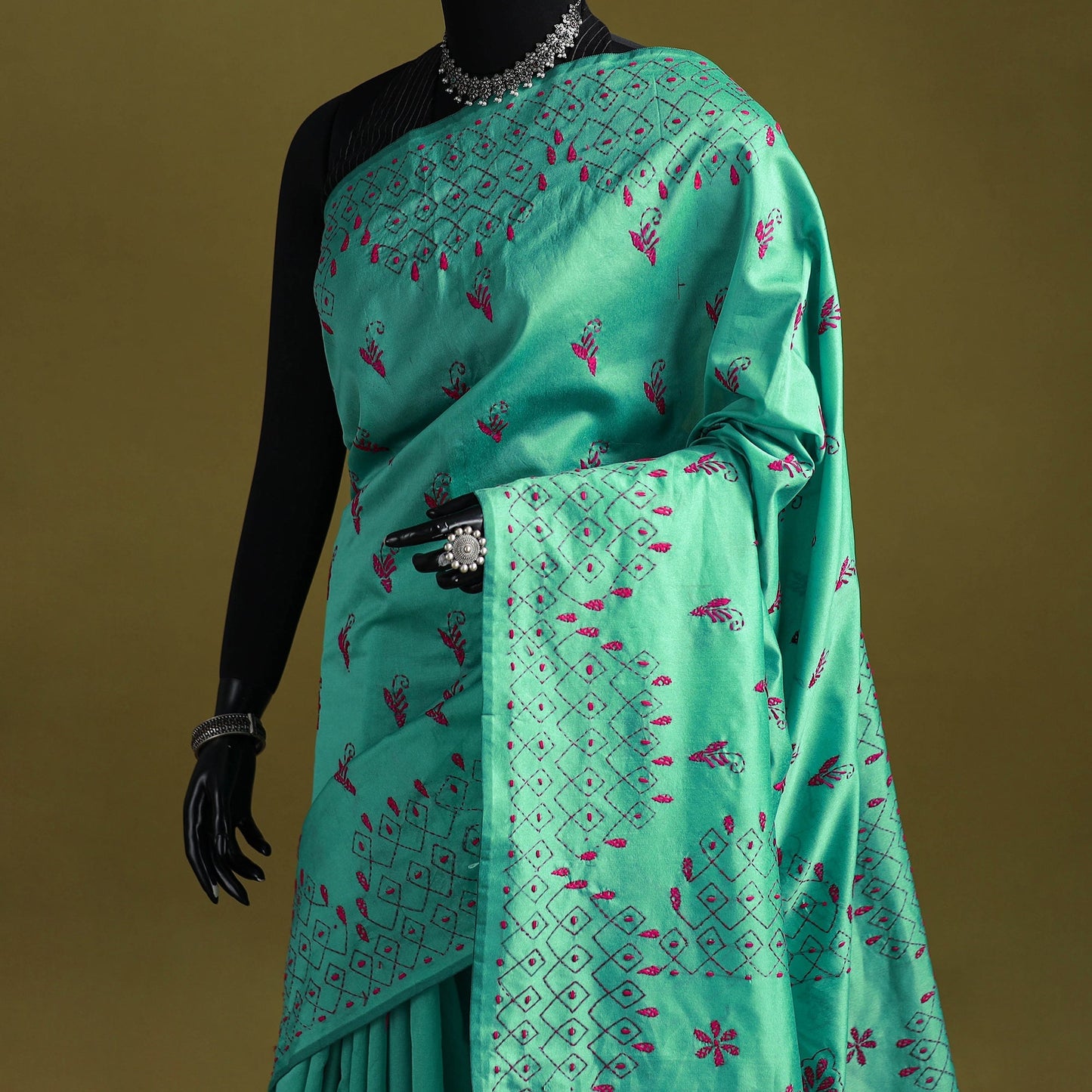 Bengal hand embroidered silk nakshi kantha saree 07