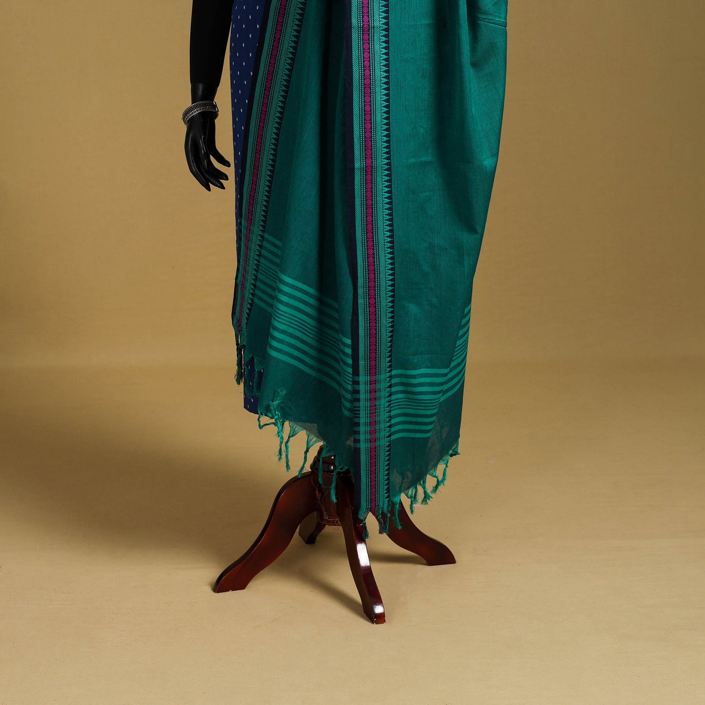 Green - cotton jacquard dupatta with thread border 10