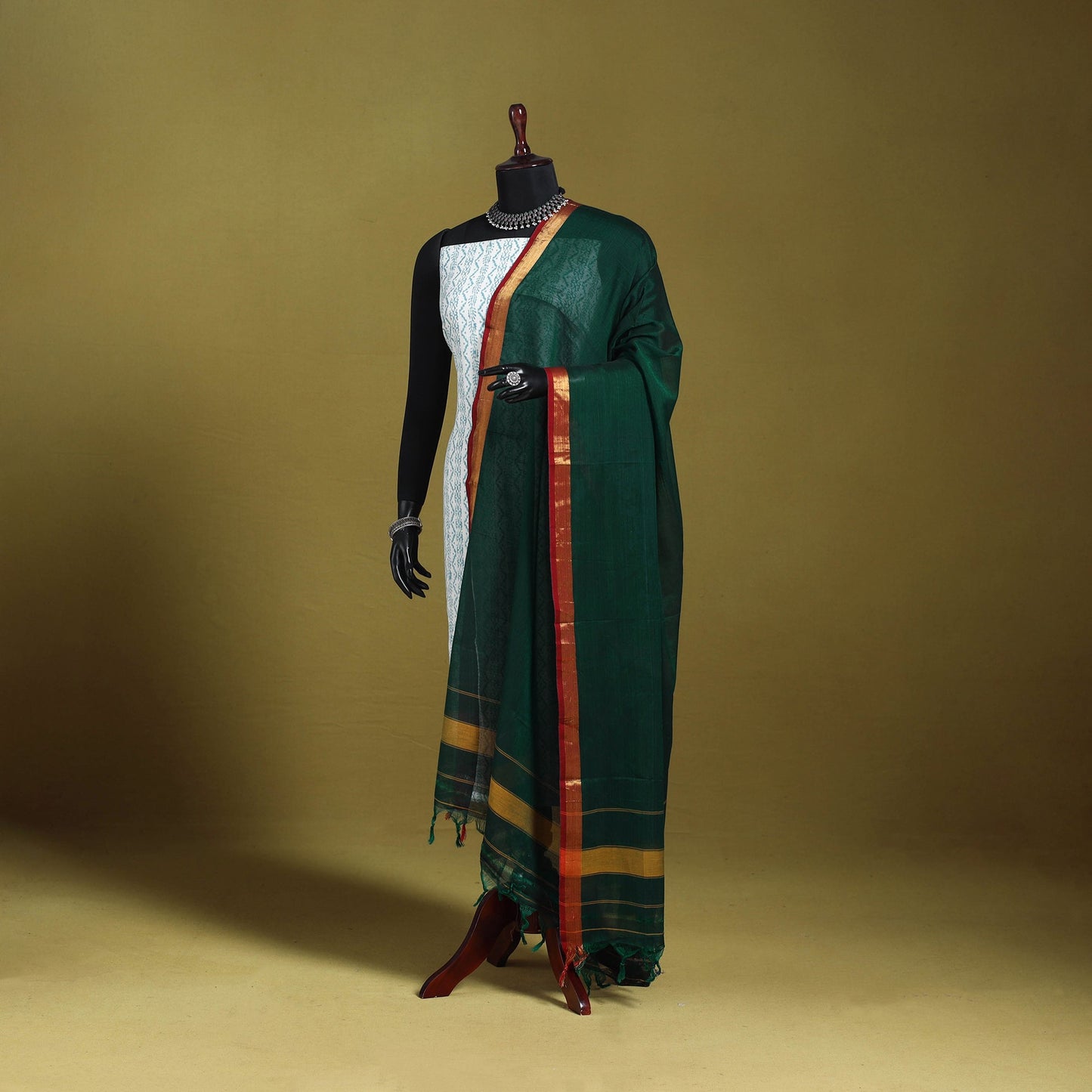 Green - dharwad cotton dupatta with zari border 01