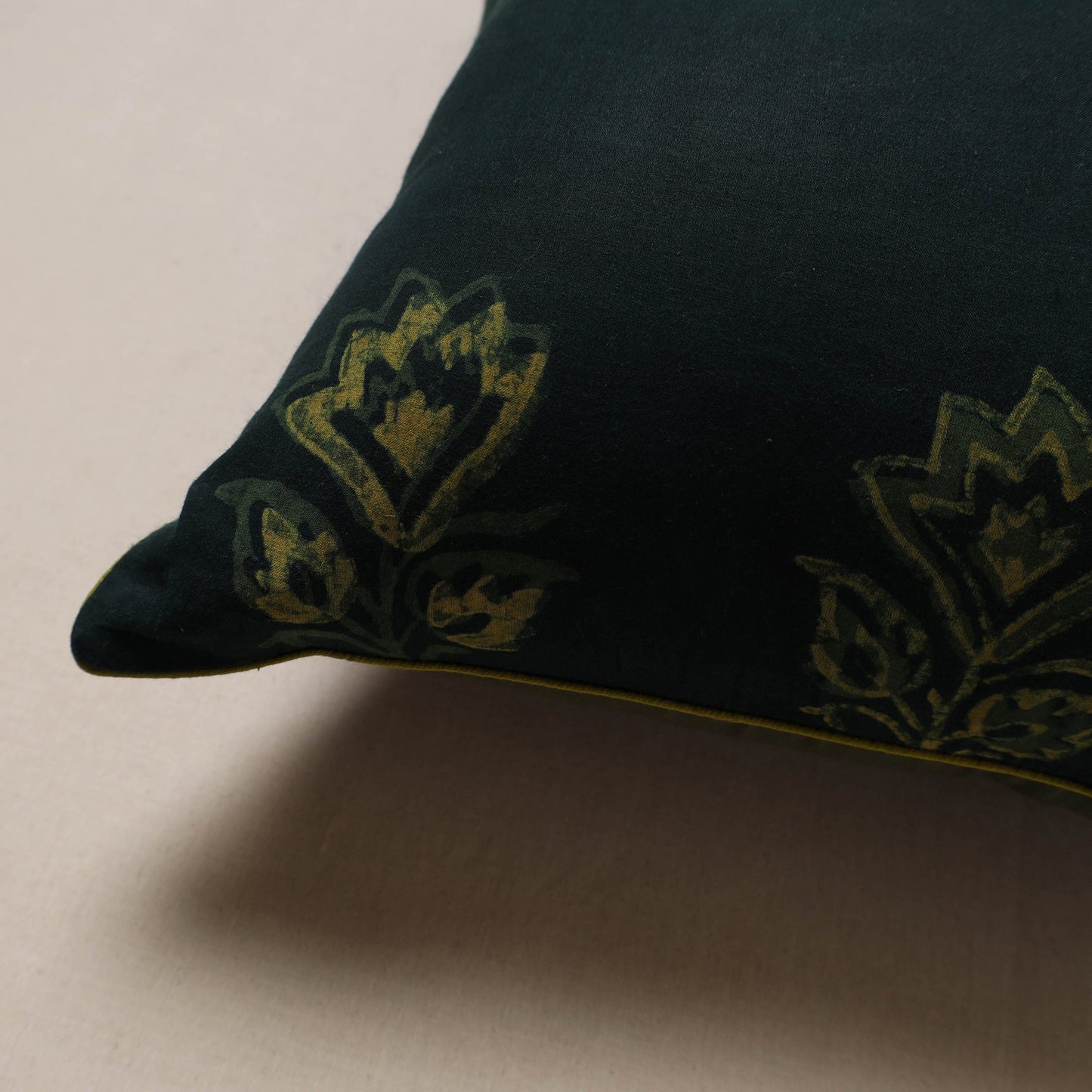 Hand cushion cover 01 - handcrafted