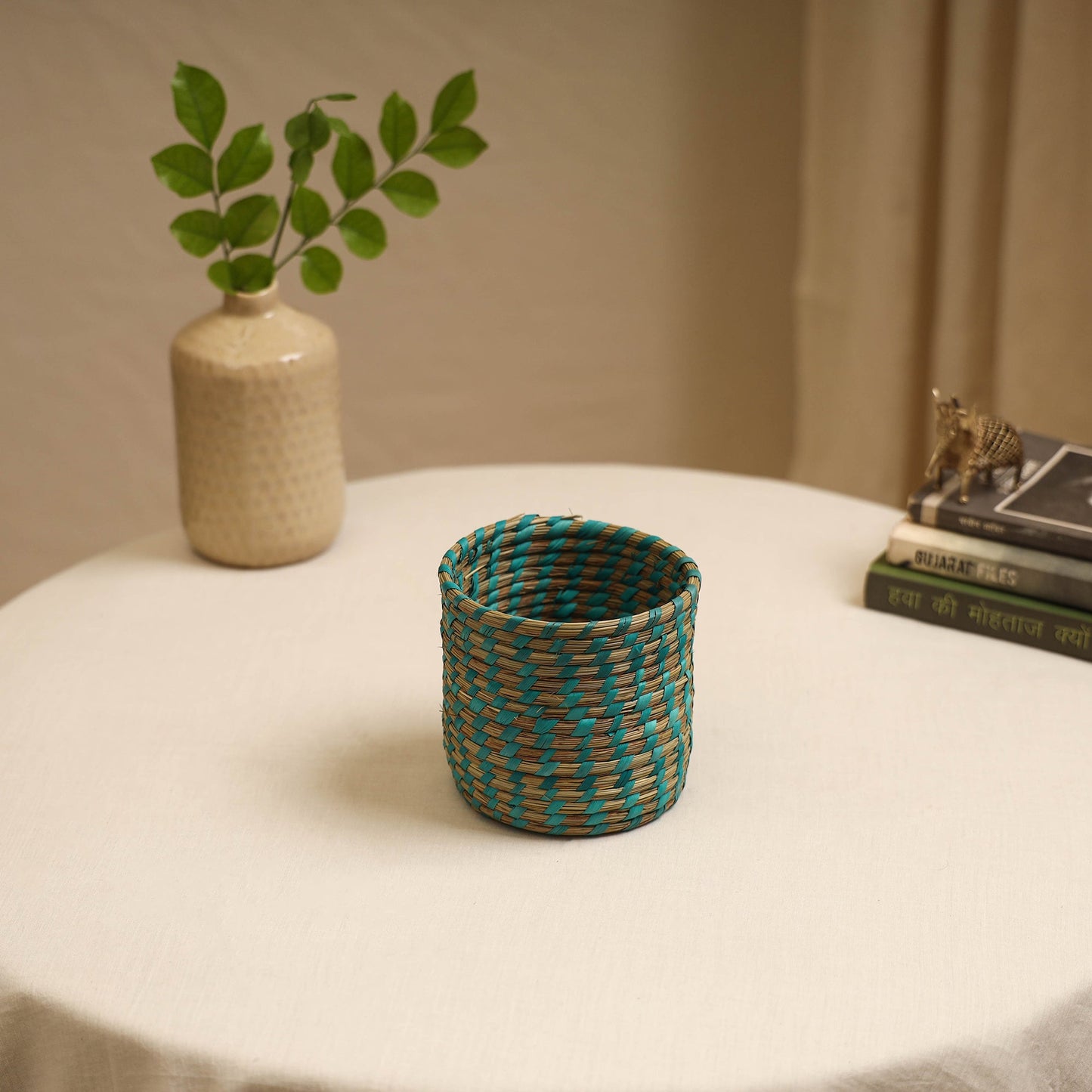 Green - handcrafted eco-friendly sabai grass pen stand 02
