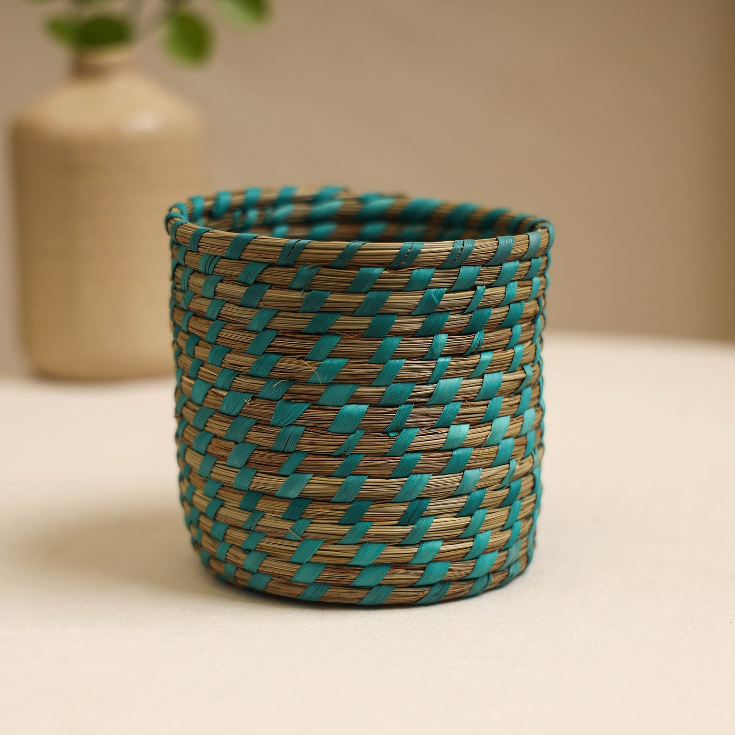 Green - handcrafted eco-friendly sabai grass pen stand 02