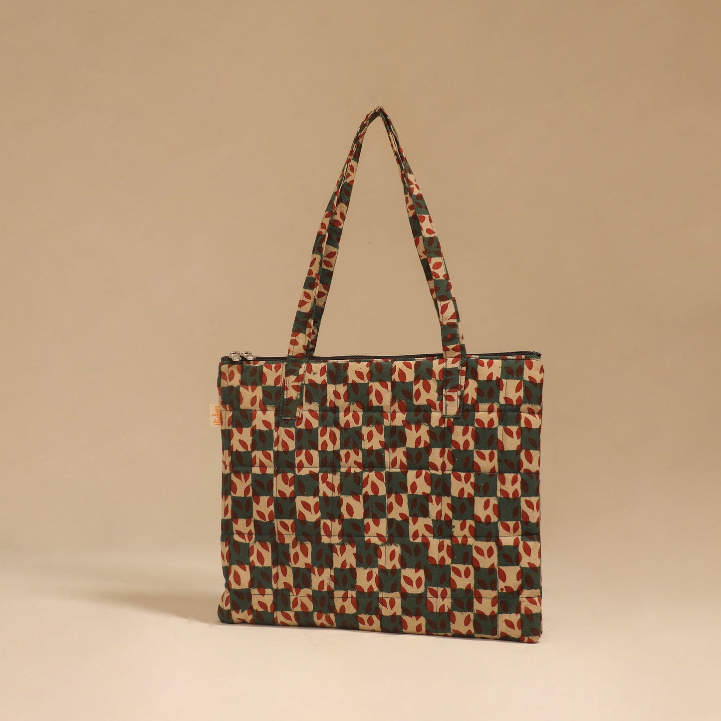 Handcrafted quilted handbag 01