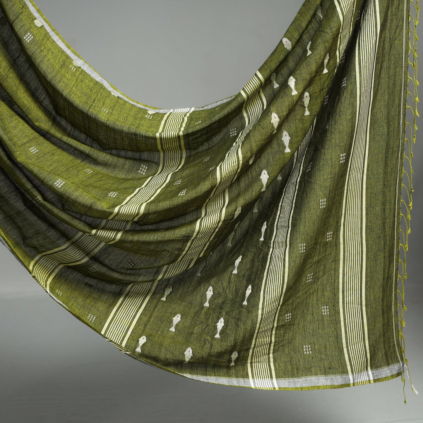 Handloom Cotton Phulia Jamdani Saree with Tassels