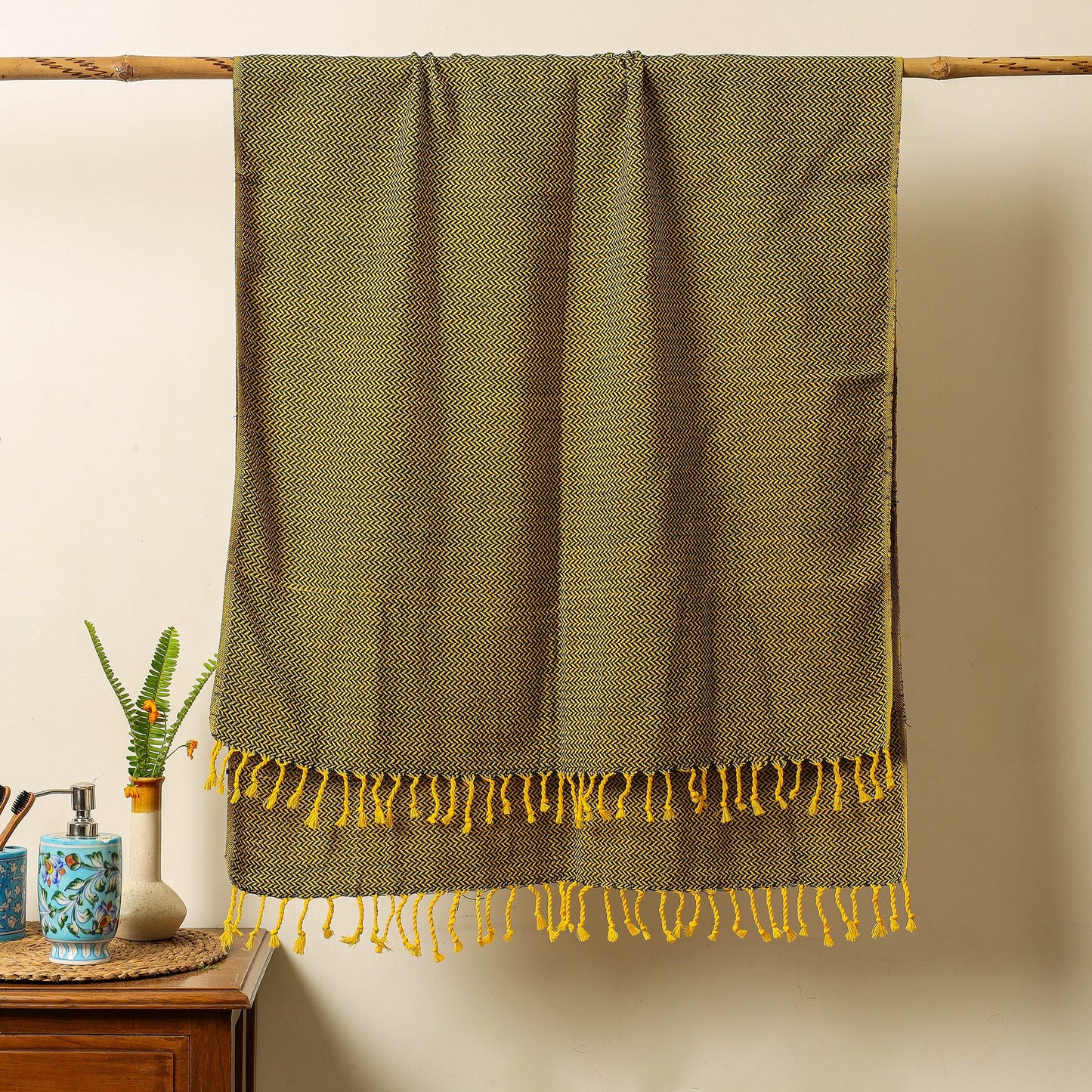 Buy Handloom Cotton Towel with Tassels from Bijnor by Nizam l iTokri.com