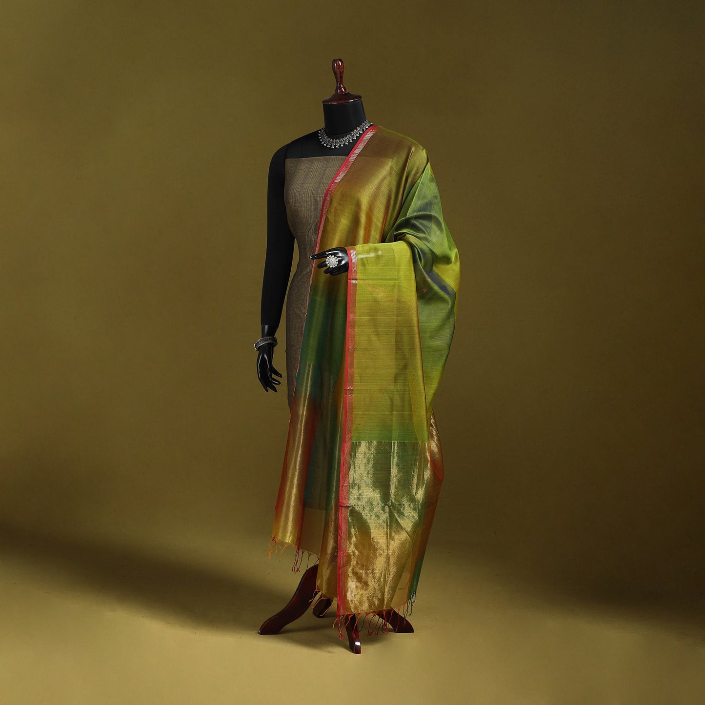 Handloom silk cotton maheshwari dupatta with zari border 15