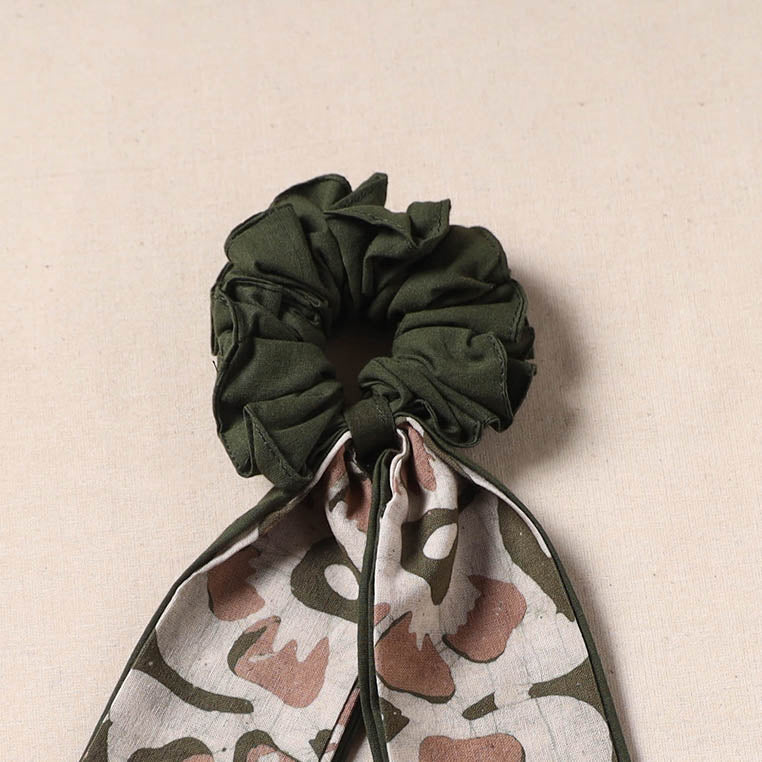 Handmade rubber band/scarf scrunchie 70 - handcrafted