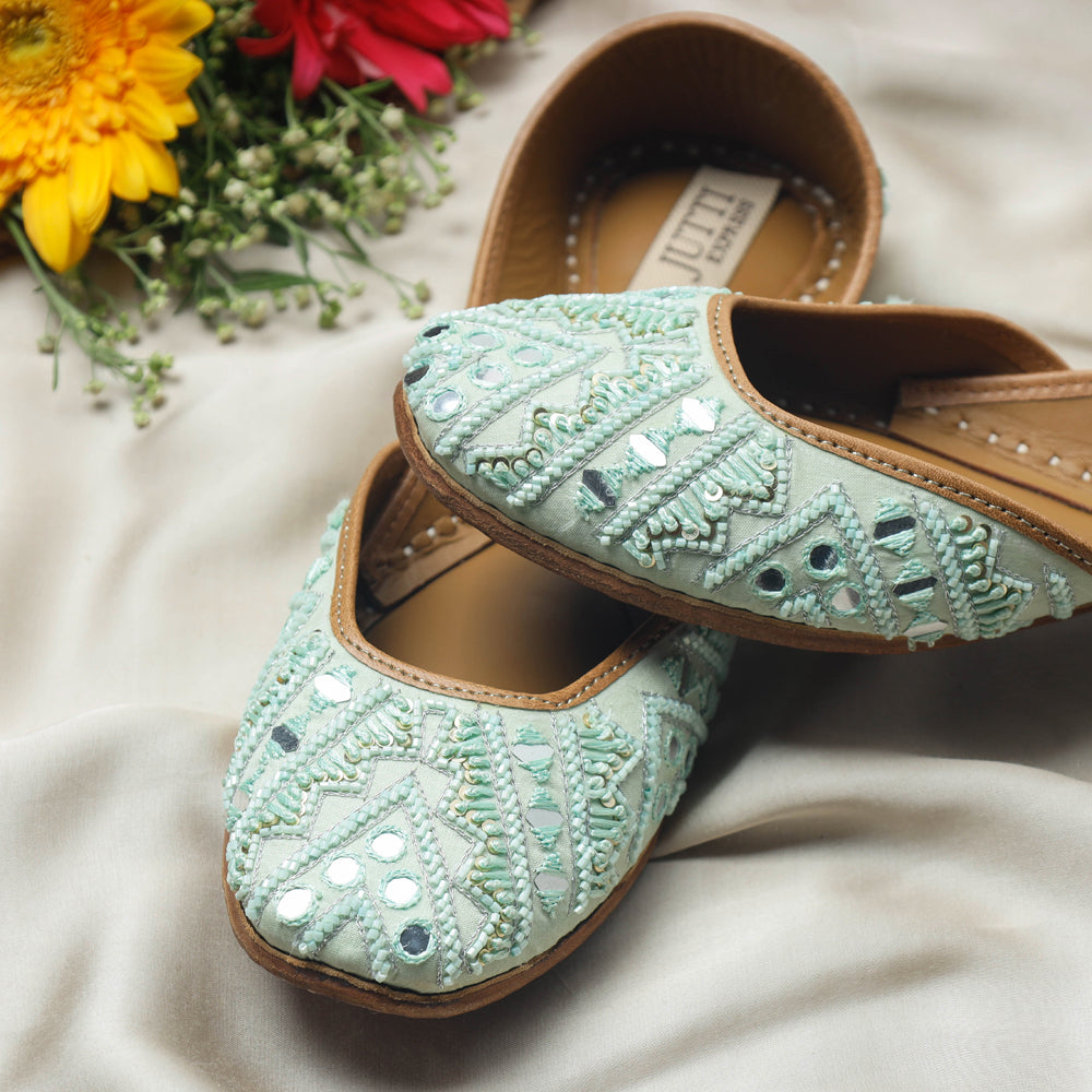 Green Handstitched Embroidered Jutti