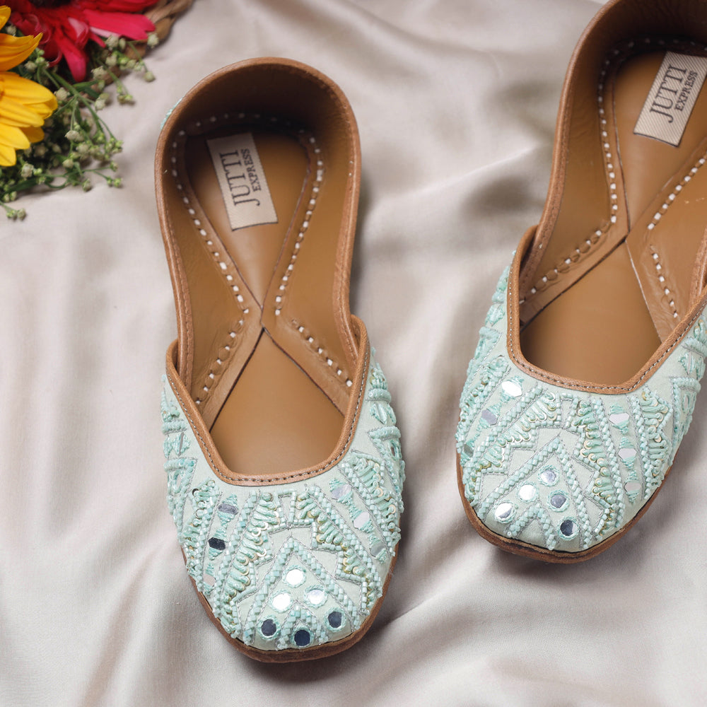 Green Handstitched Embroidered Jutti