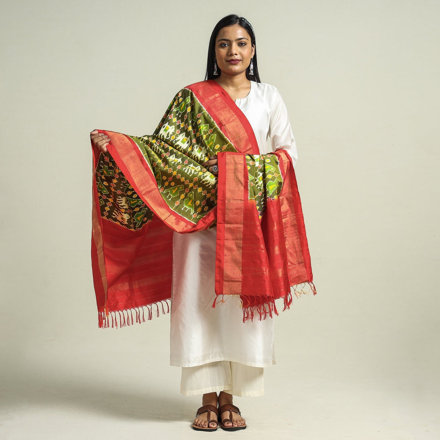 Handwoven Pochampally Ikat Pure Mulberry Silk Dupatta with Zari Border