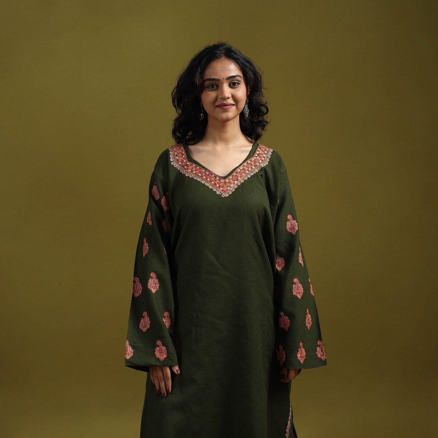 Handwoven sozni hand embroidered kashmiri merino wool