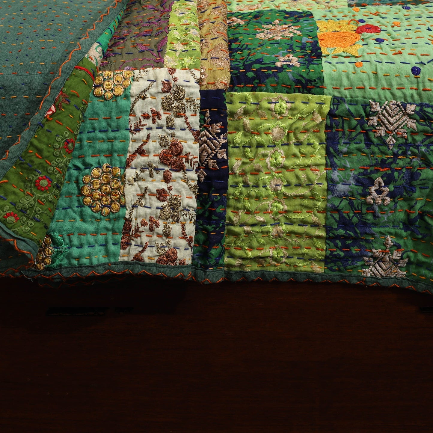 Khambadiya tagai patchwork quilt / gudri / blanket (108 x