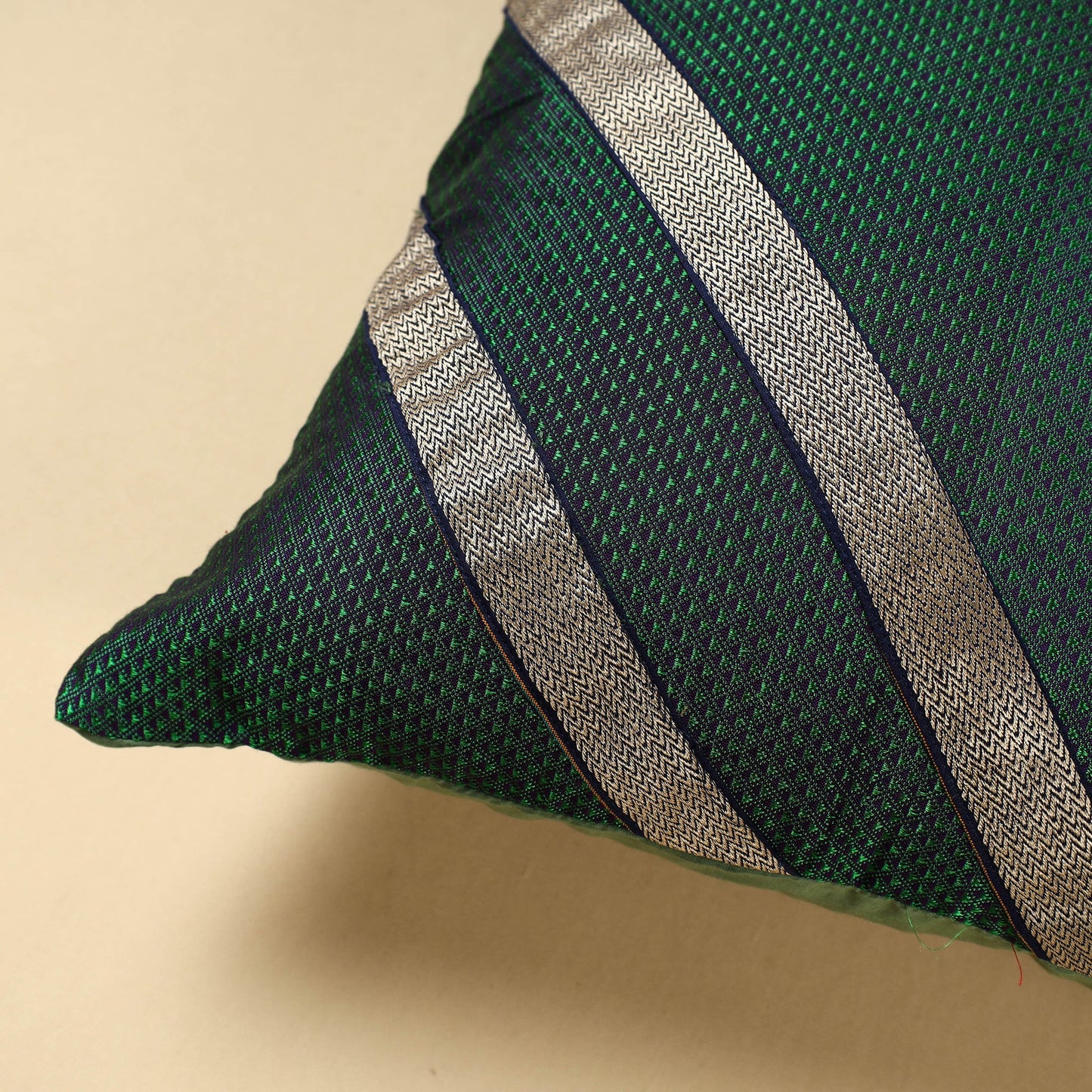 khun cushion cover