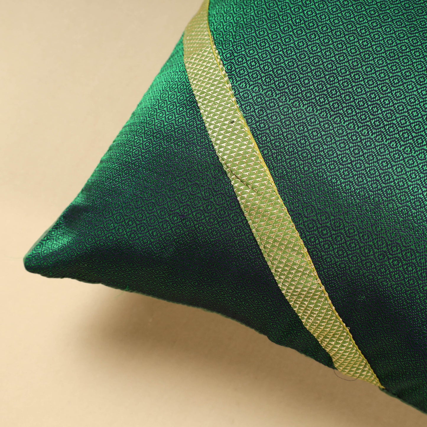 khun cushion cover