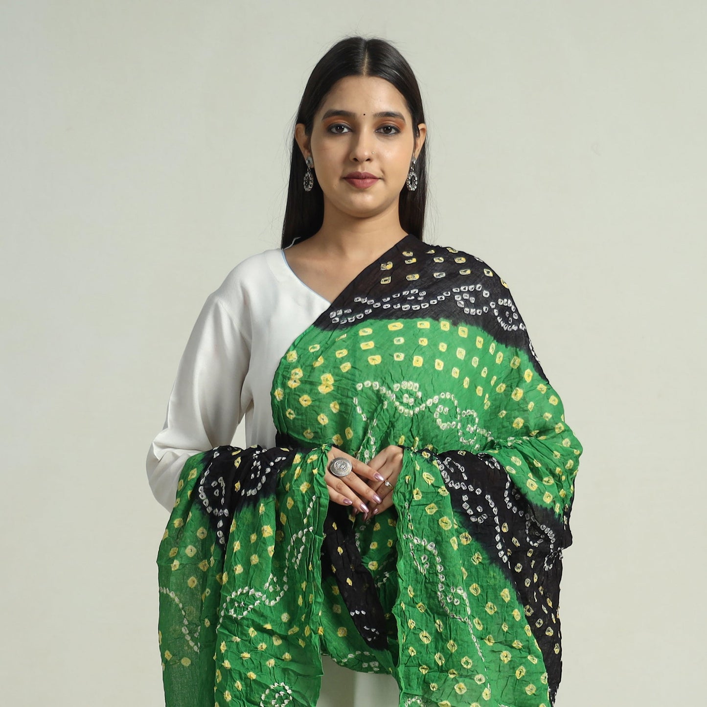 Buy Kutch Bandhani Tie-Dye Mul Cotton Dupatta 04 Online at iTokri.com