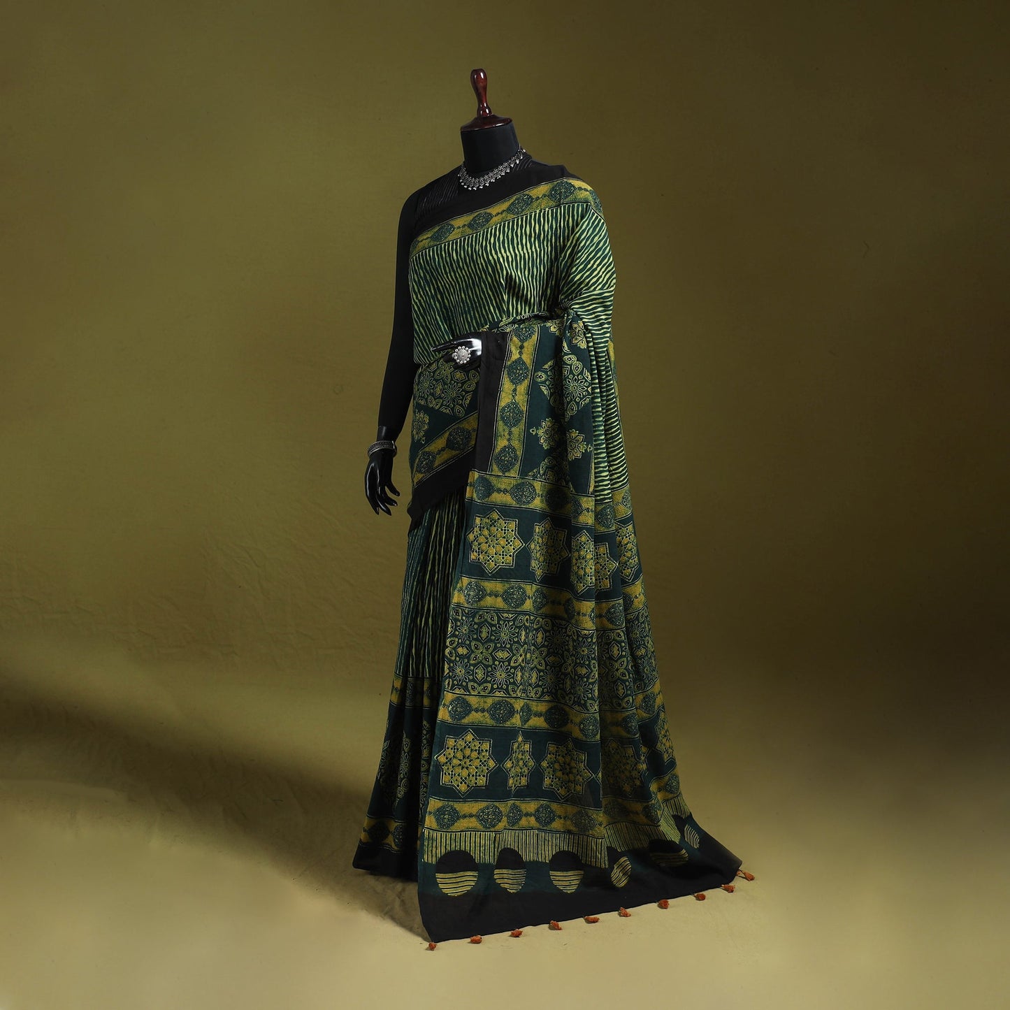 Kutch hand block print natural dyed pure mul cotton ajrakh