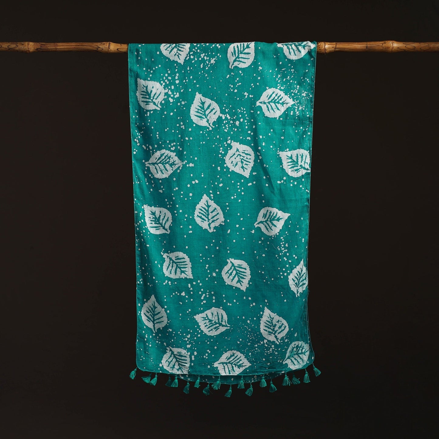 Mul cotton kutch hand batik stole with tassels 01