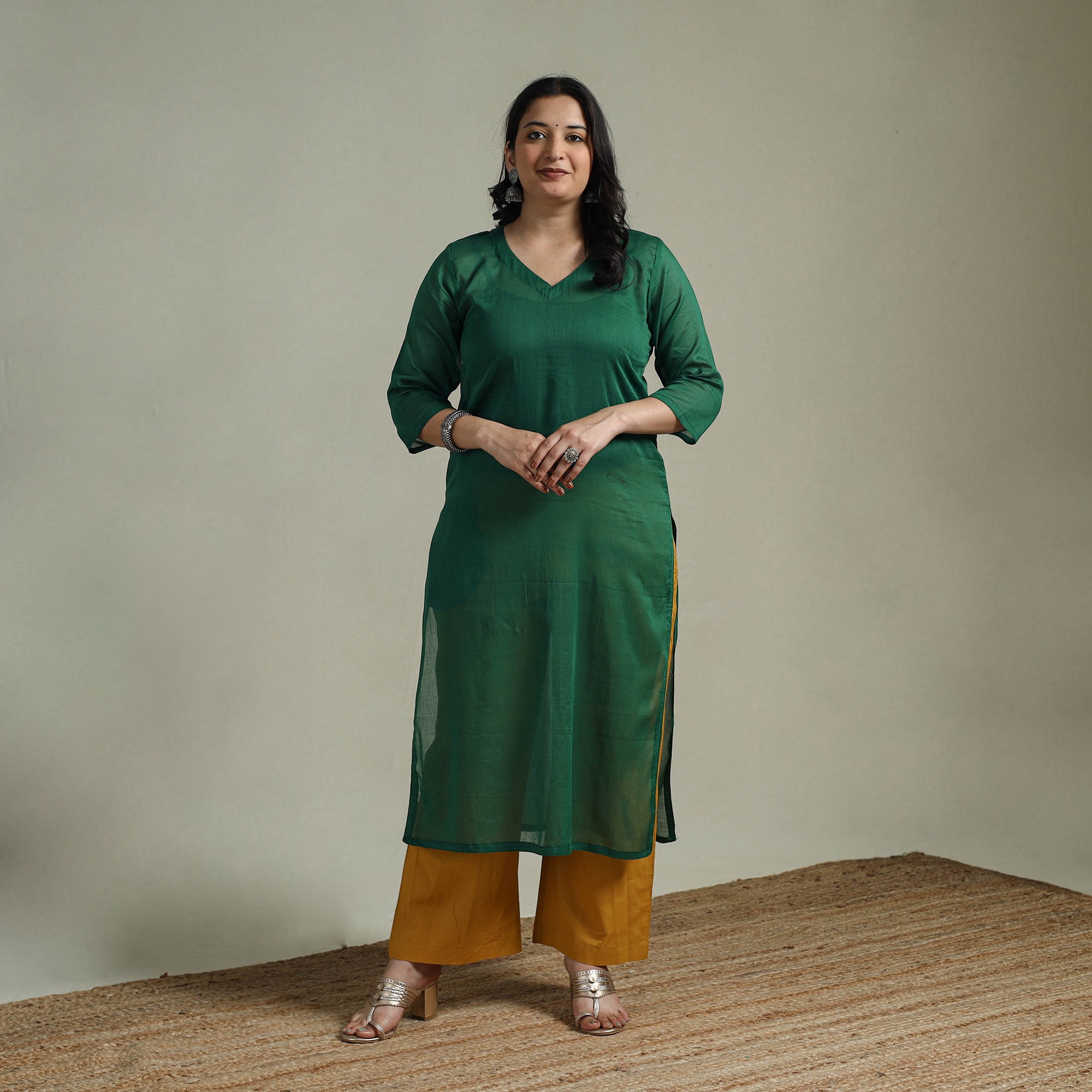 Green - Mulmalai Cotton Plain Dyed Straight Long Kurta for women 08