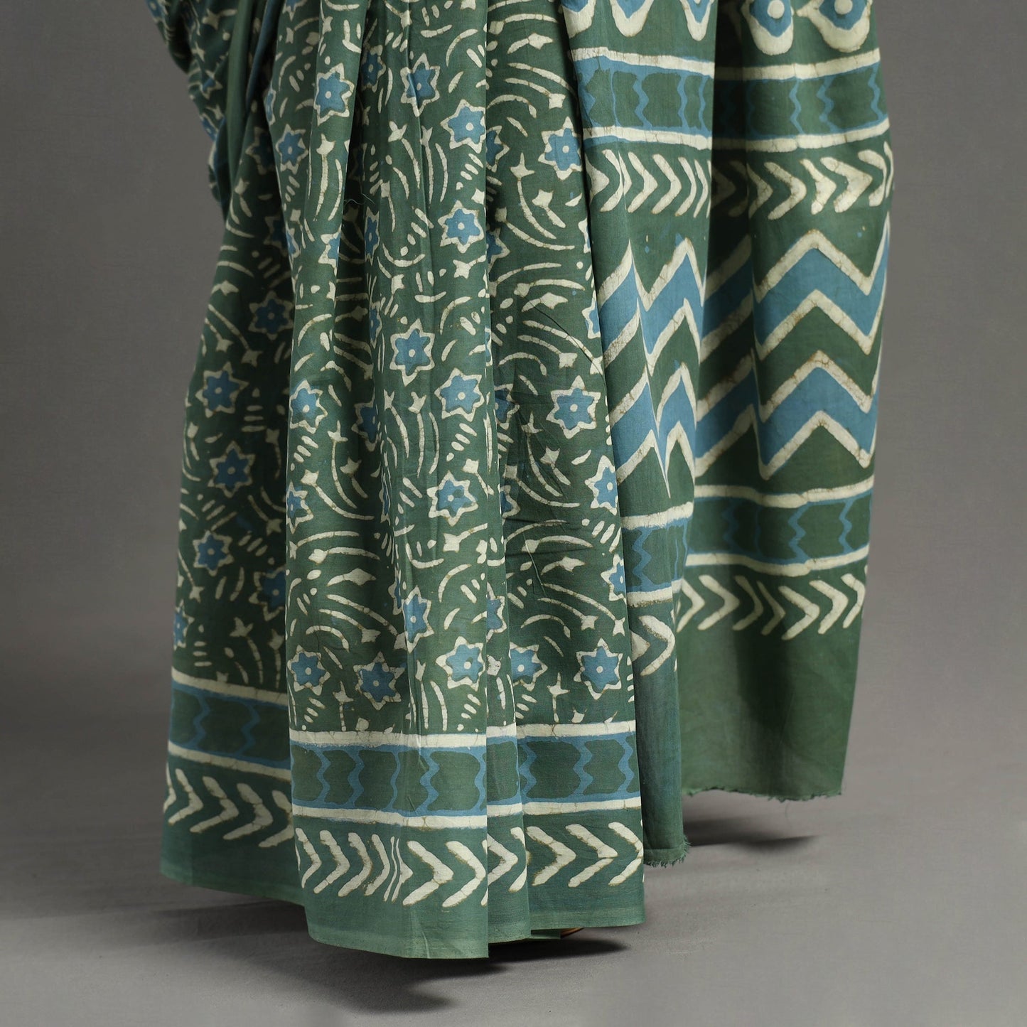 Buy Pipad Hand Block Printed Cotton Saree Online at iTokri.com