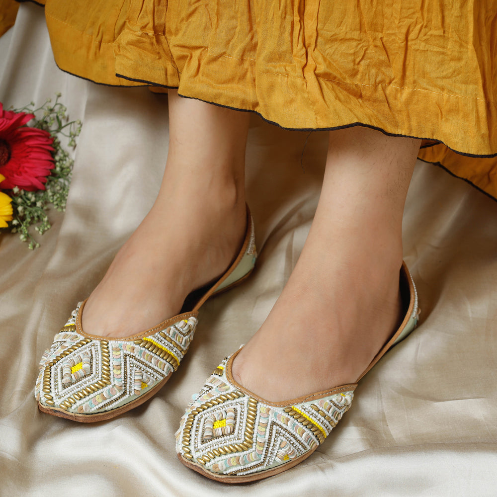 Green Handstitched Embroidered Jutti