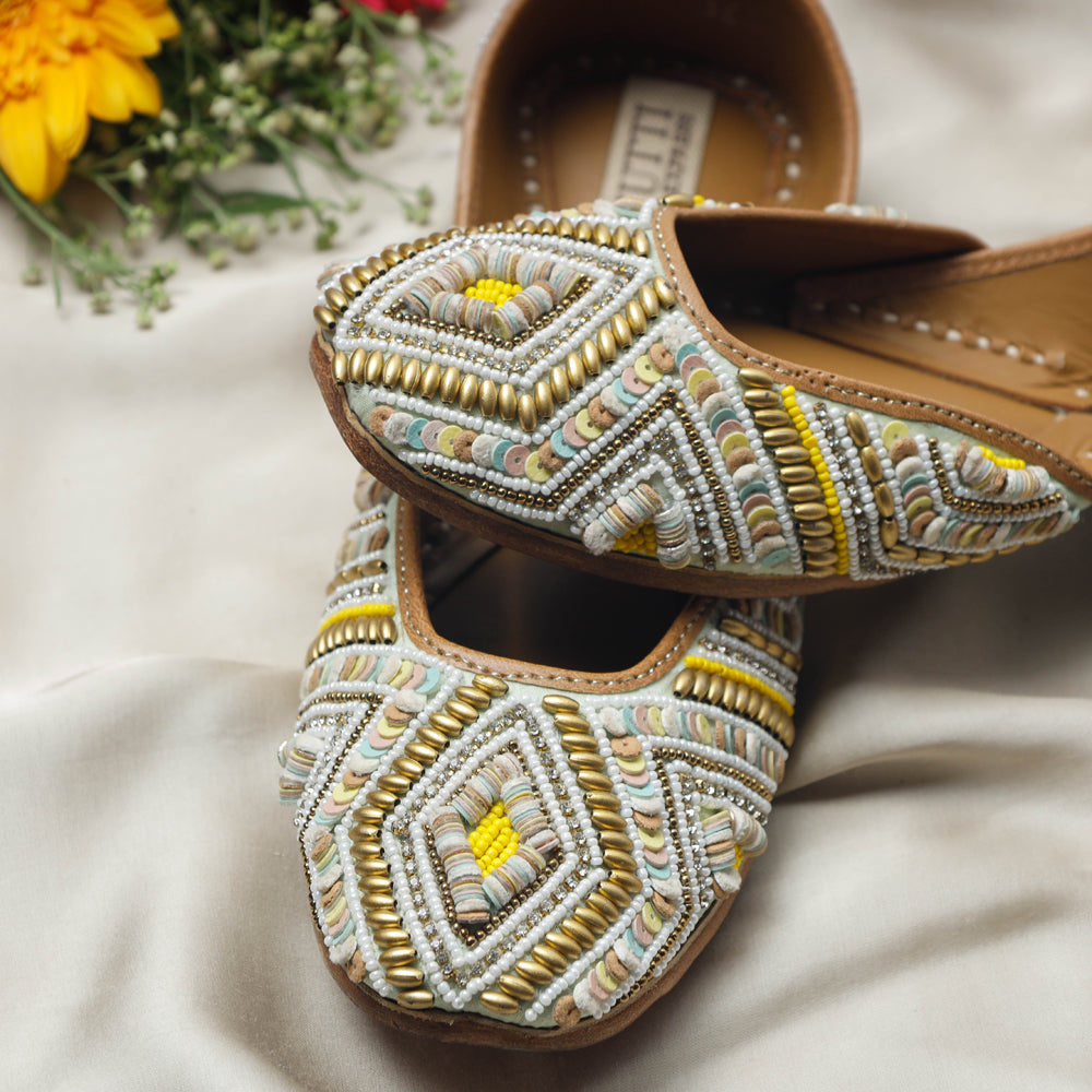 Green Handstitched Embroidered Jutti