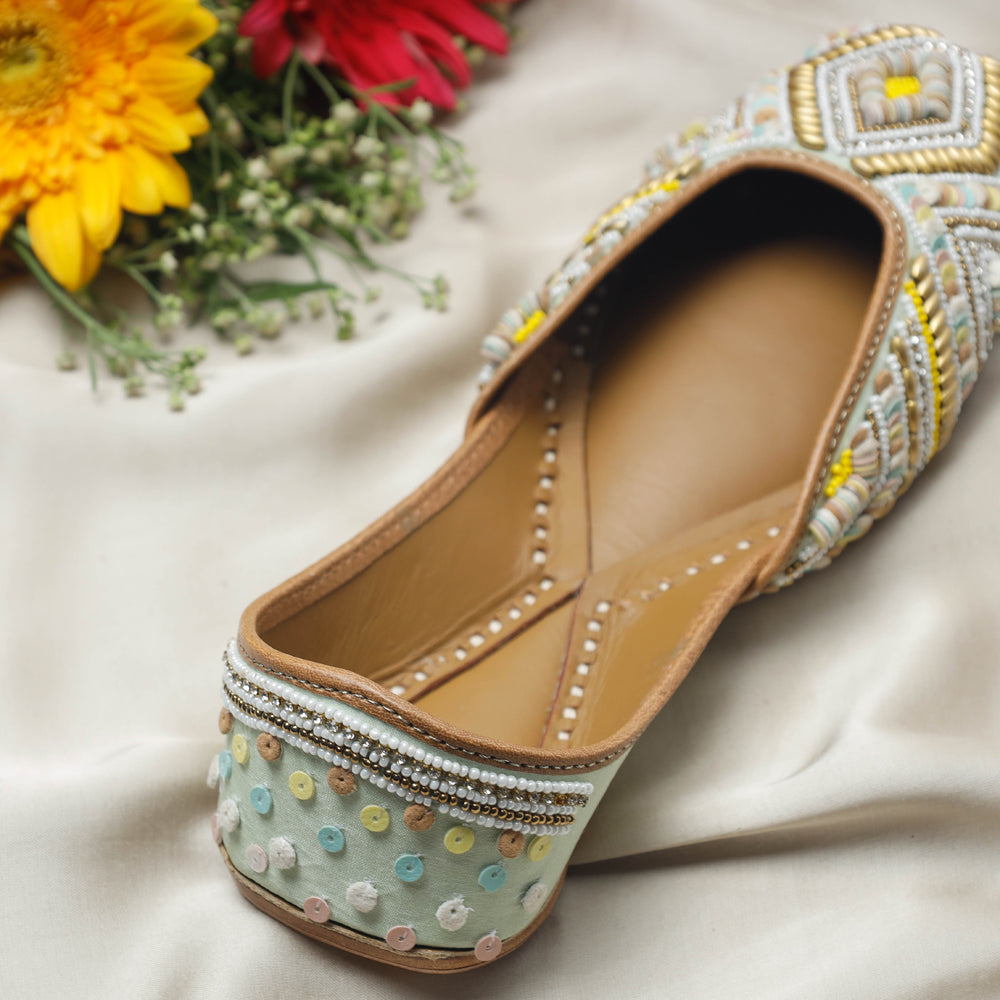 Green Handstitched Embroidered Jutti