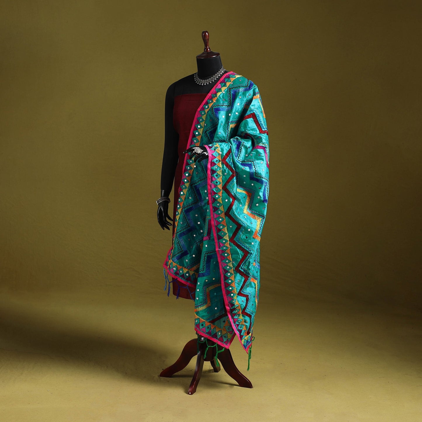 Ranihati chanderi silk zig zag hand embroidery dupatta 02