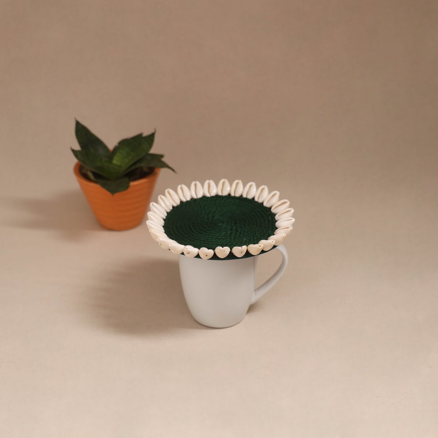Shell work handcrafted thread coaster 09