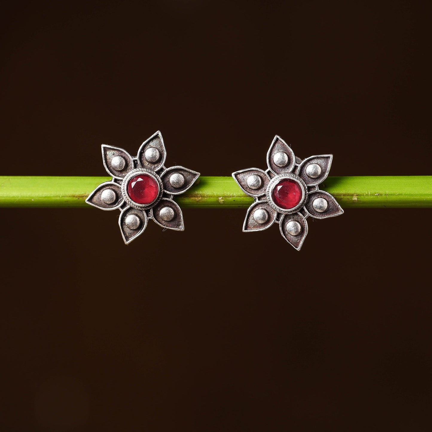 Antique Silver Finish Oxidised Brass Base Stone Work Stud Earrings Online l iTokri.com