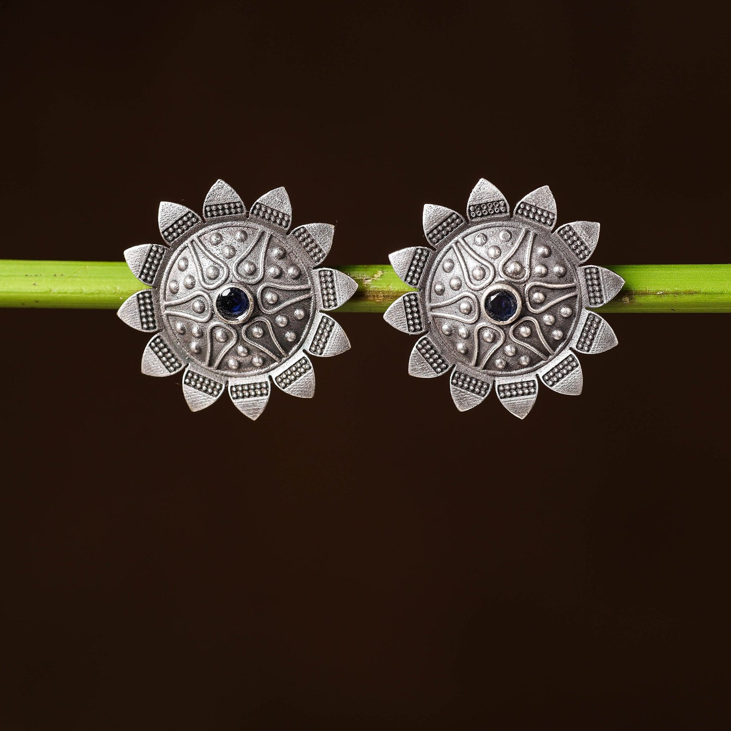 Antique Silver Finish Oxidised Brass Base Stone Work Stud Earrings Online l iTokri.com