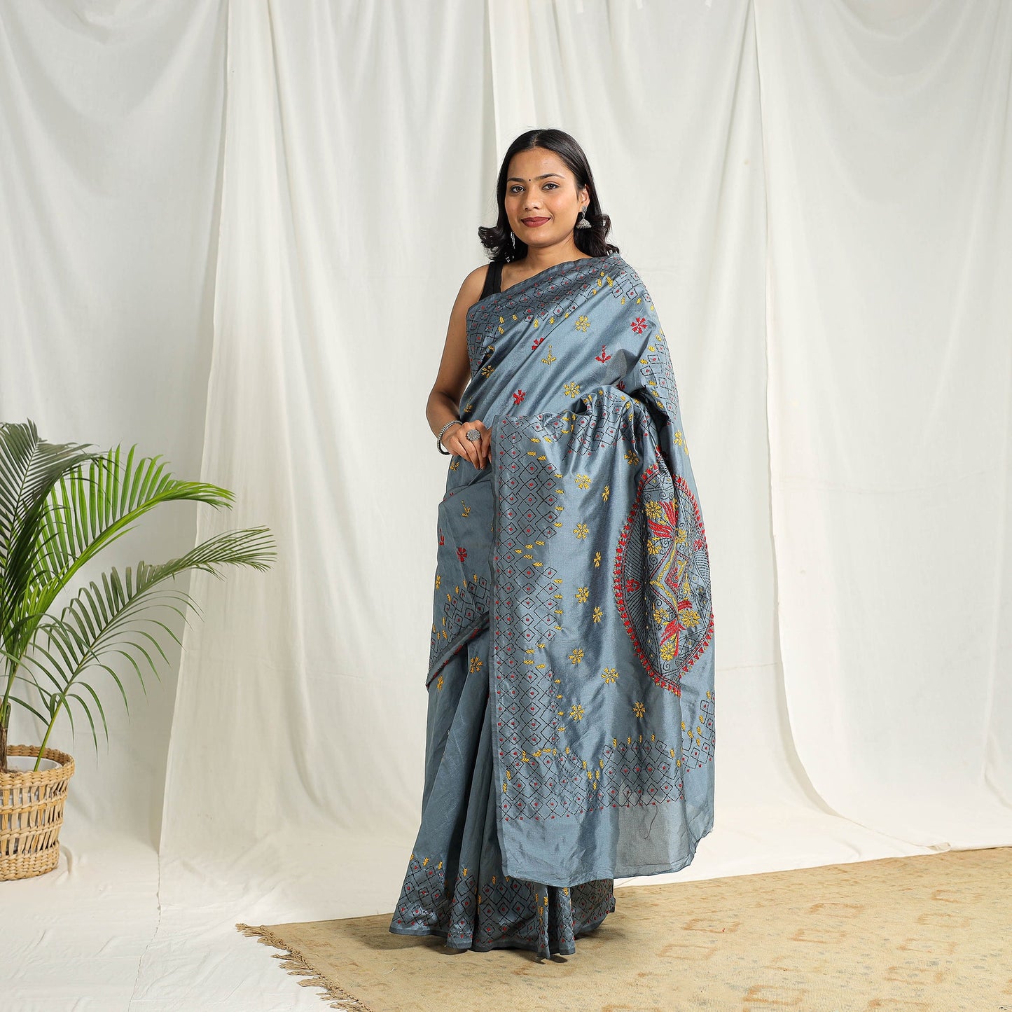 Buy Grey Bengal Hand Embroidery Silk Nakshi Kantha Saree