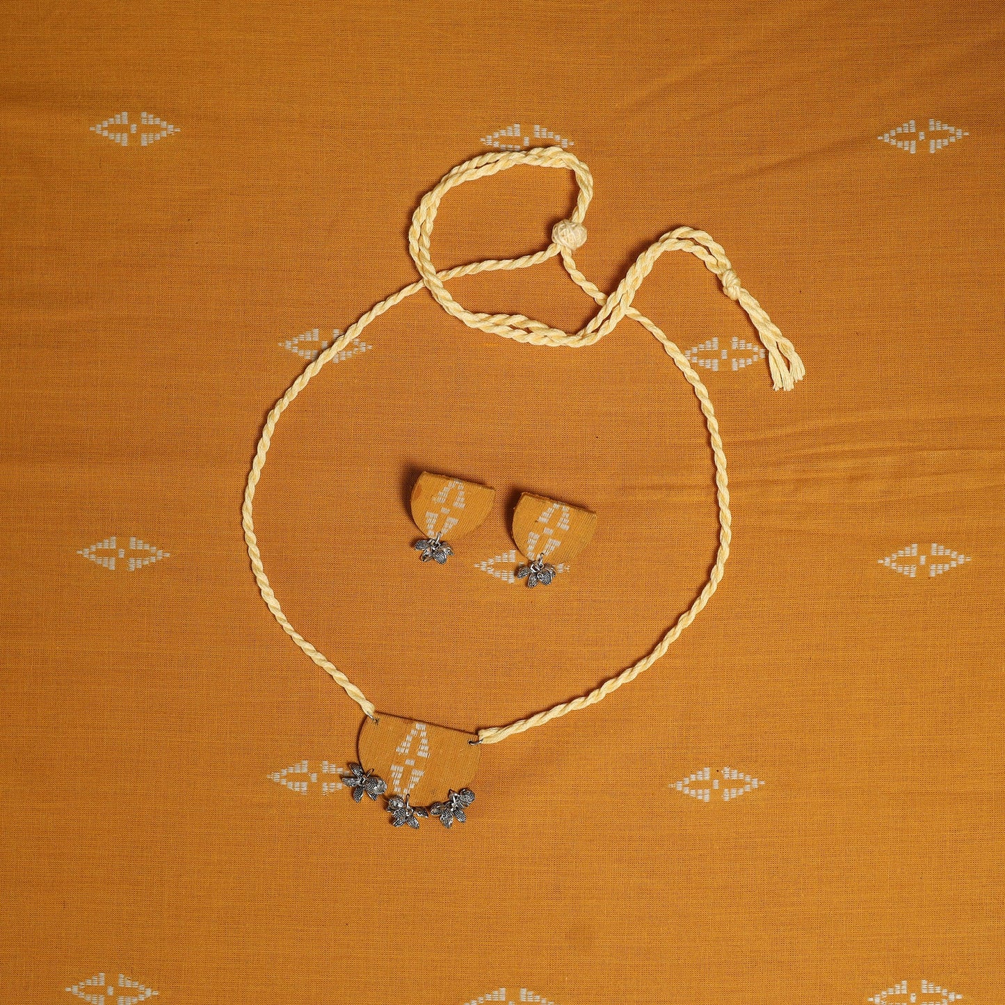 Grey - bengali tant saree with matching jewellery & blouse