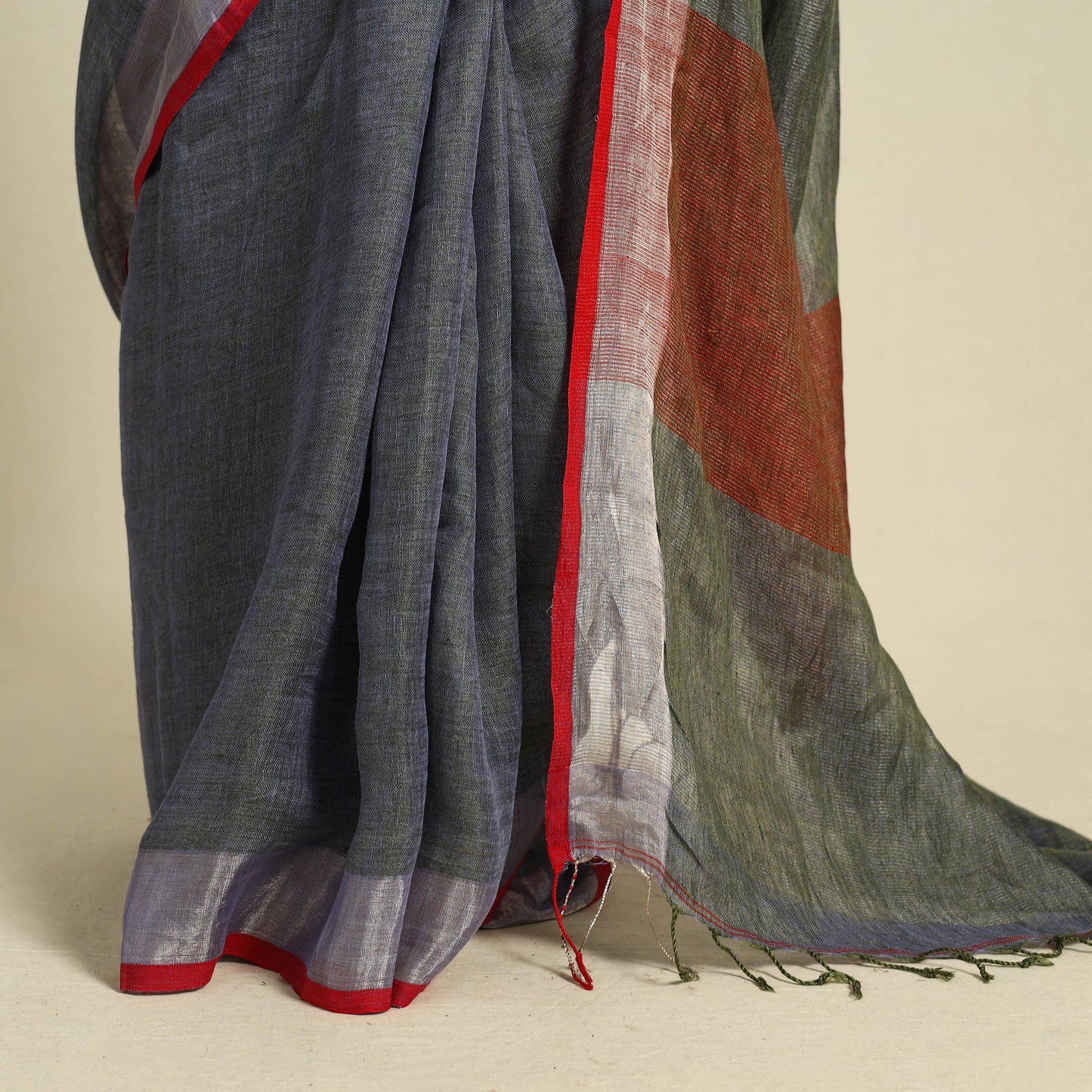 Grey Bishnupur Linen Handloom Saree from Bengal