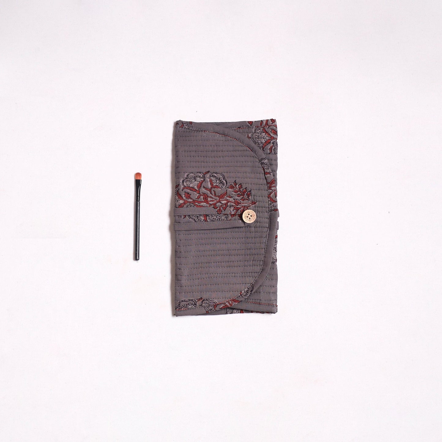 Handmade multipurpose segmented make-up brush wrap