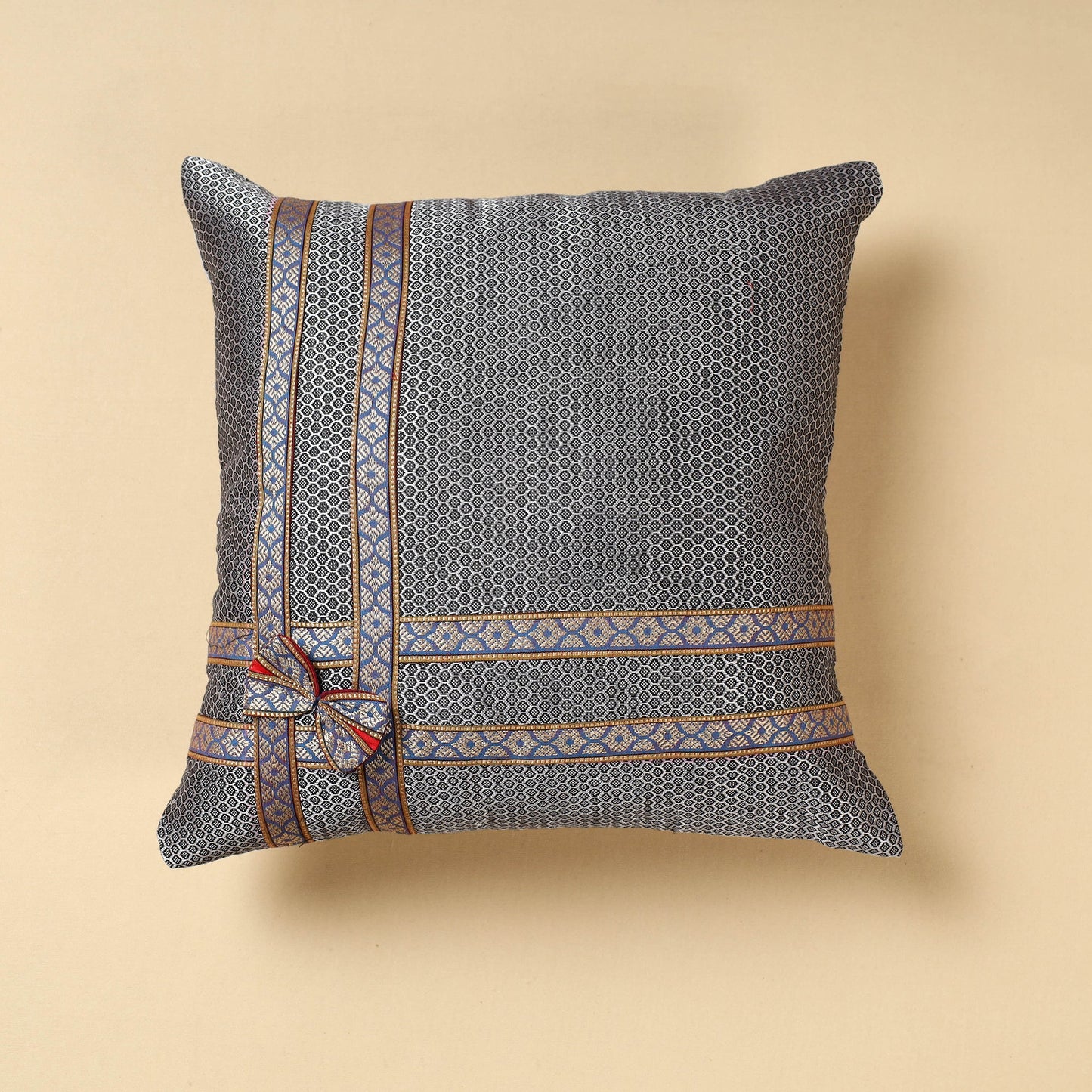 khun cushion cover