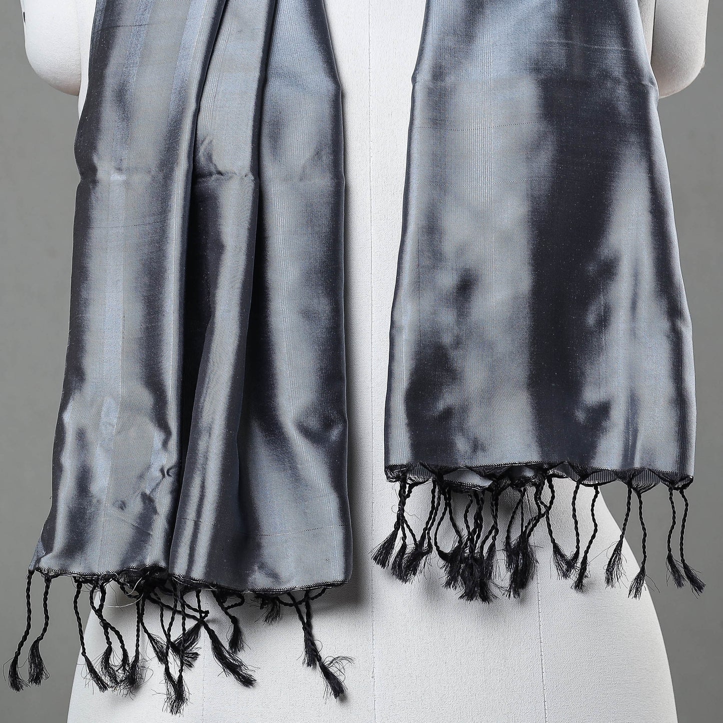 Traditional Maheshwari Silk Handloom Stole with Tassels