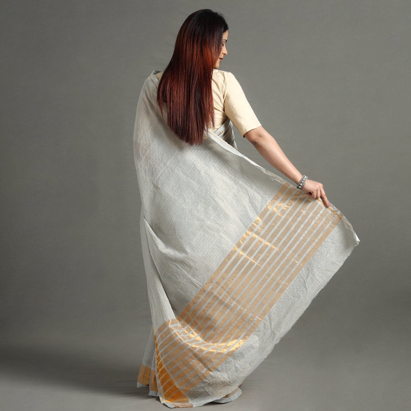 Traditional Venkatagiri Handloom Cotton Zari Checks Saree with One Side Zari Border 32