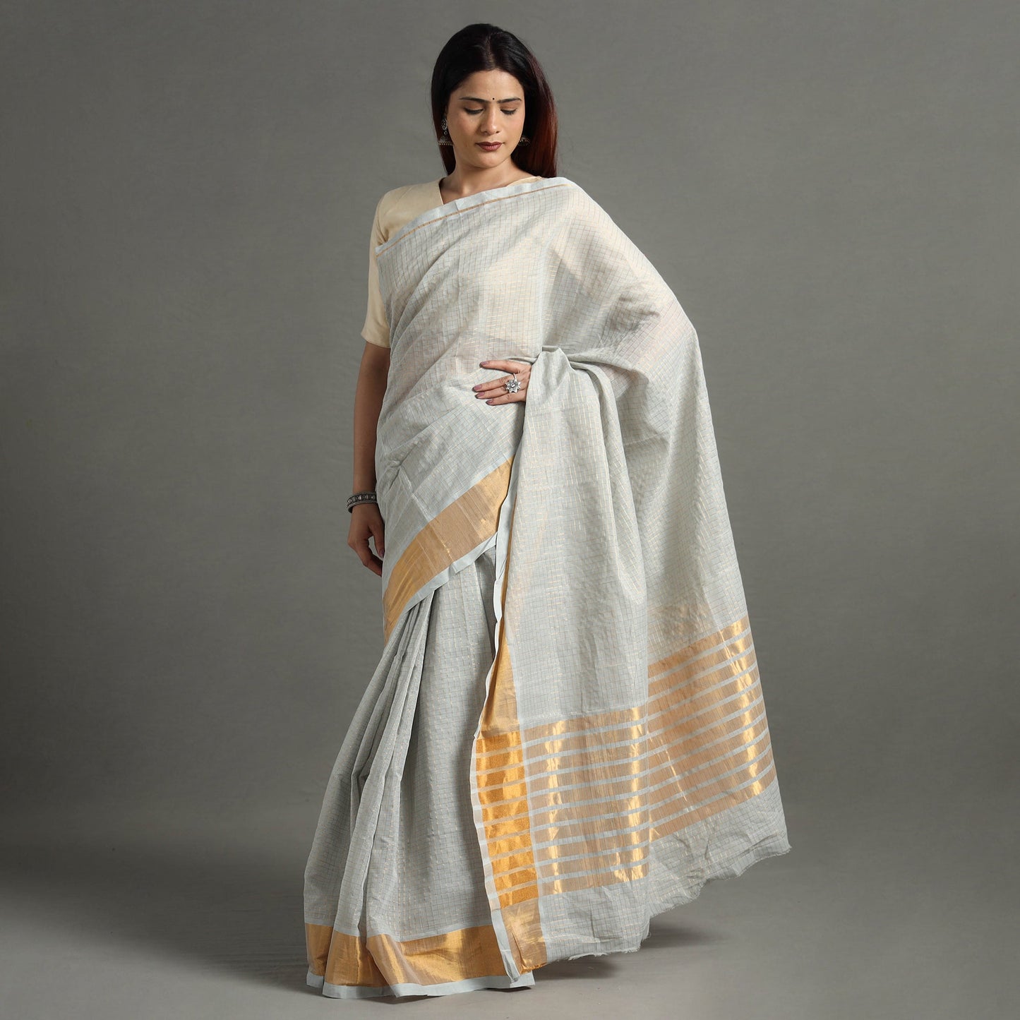 Traditional Venkatagiri Handloom Cotton Zari Checks Saree with One Side Zari Border 32