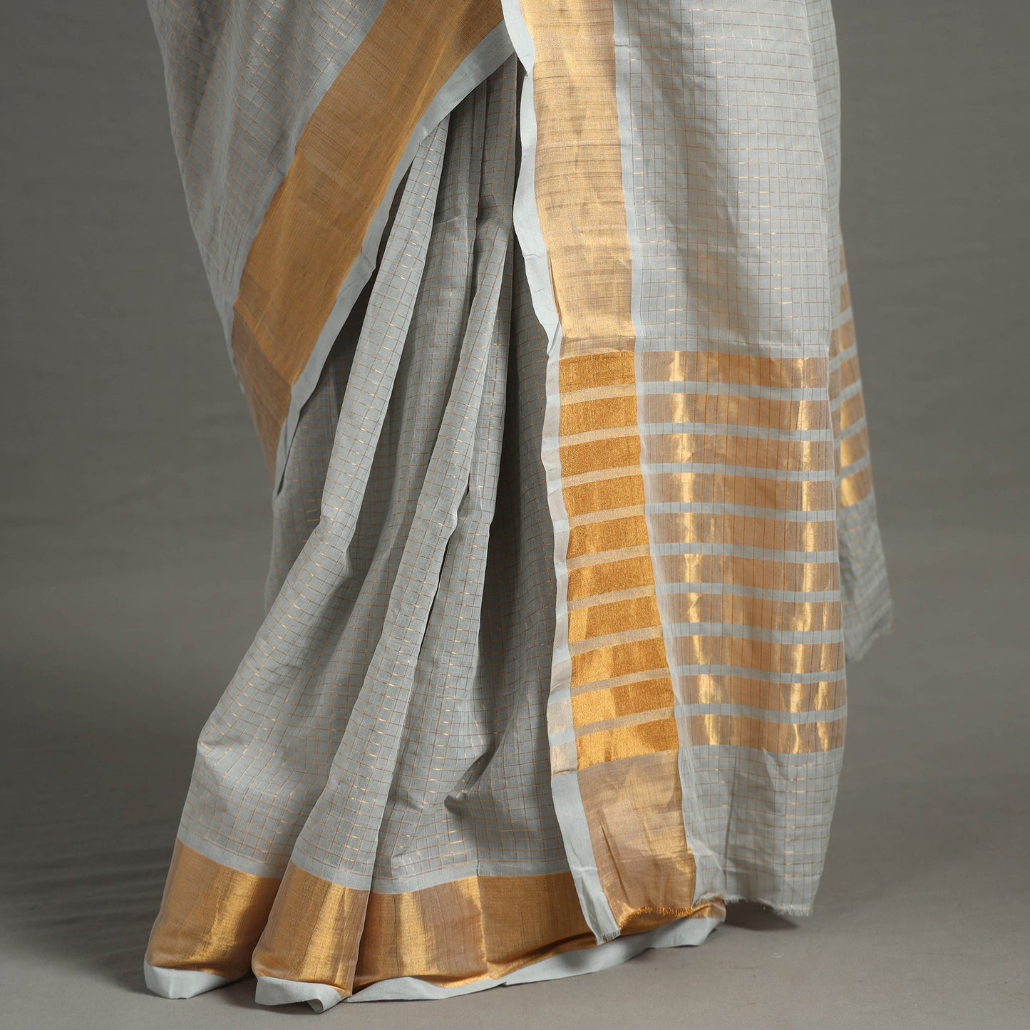 Traditional Venkatagiri Handloom Cotton Zari Checks Saree with One Side Zari Border 32