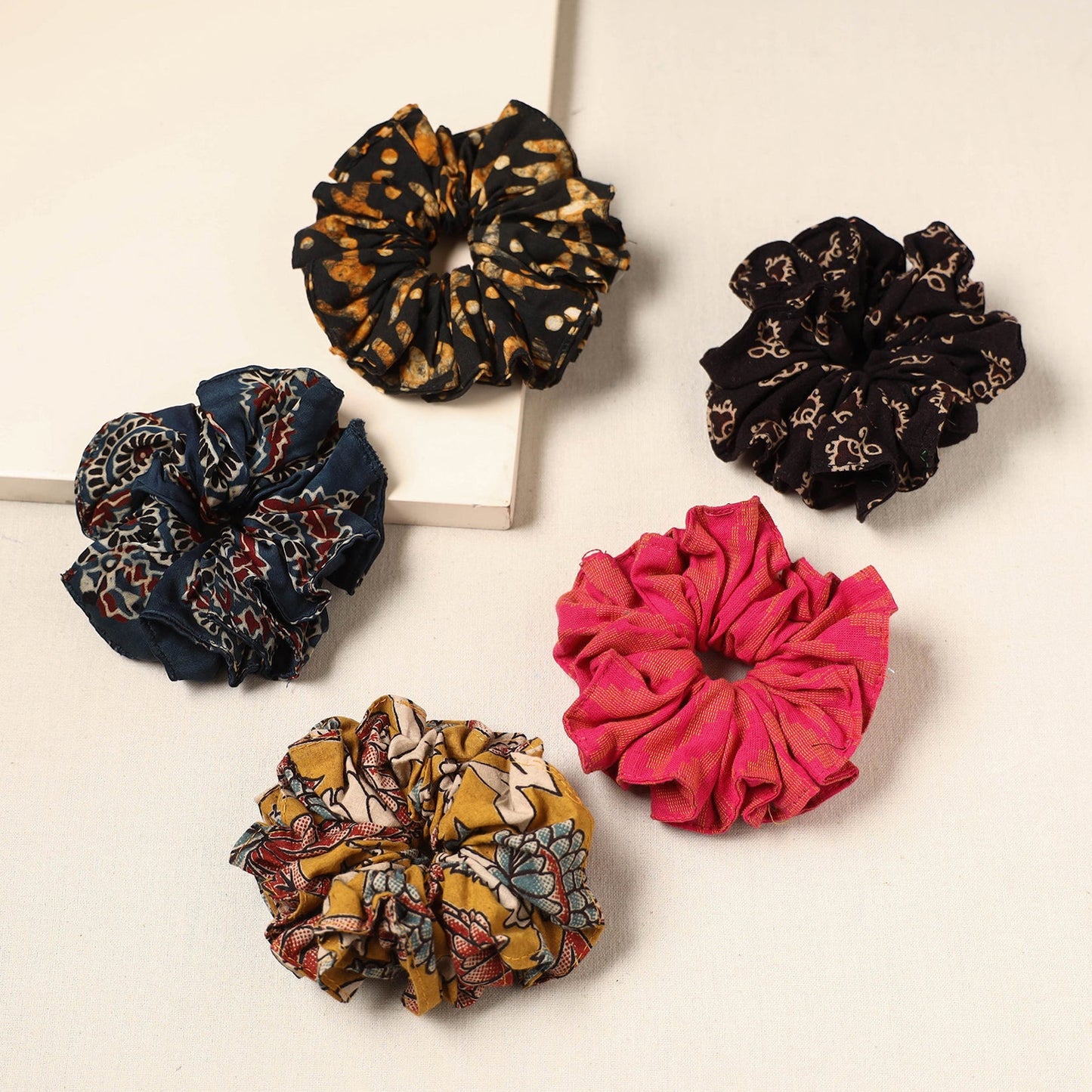 Handmade rubber band/scrunchies (set of 5) 40 - handcrafted