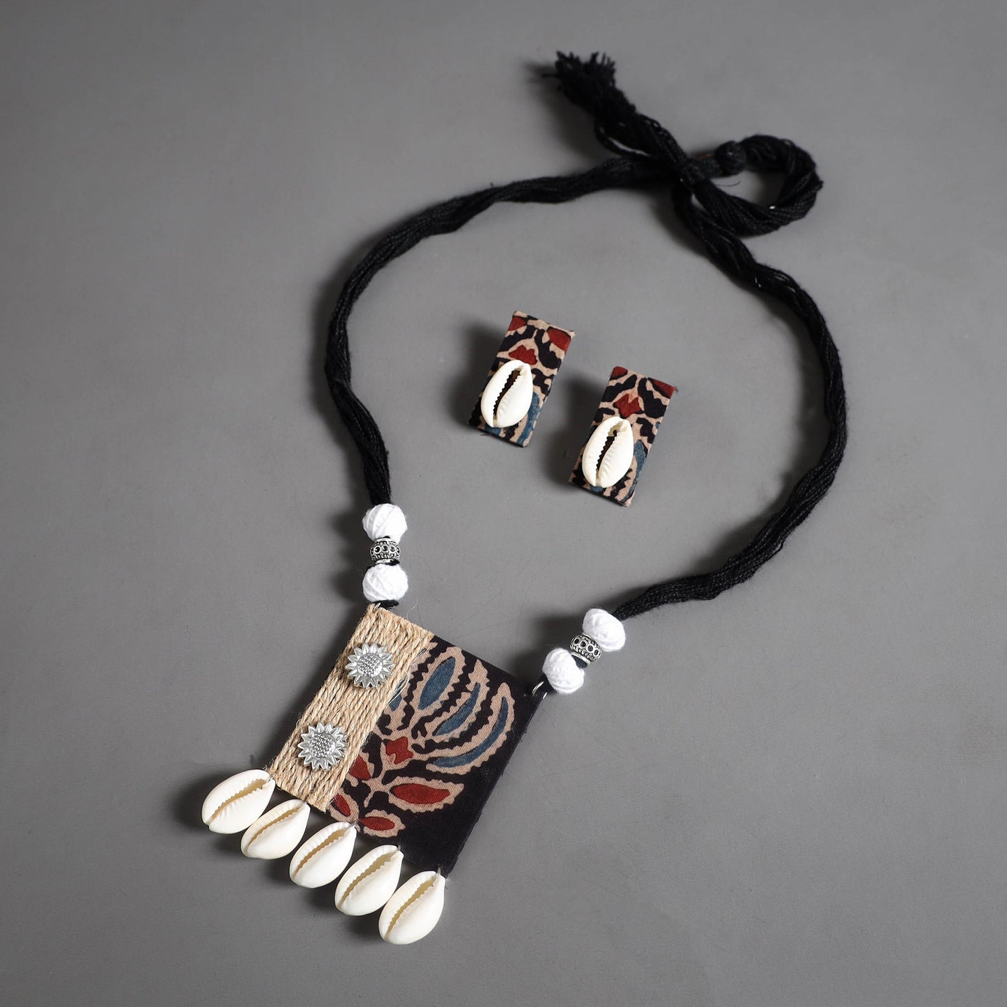 Handmade Shell Jute Fabart Necklace Set 26