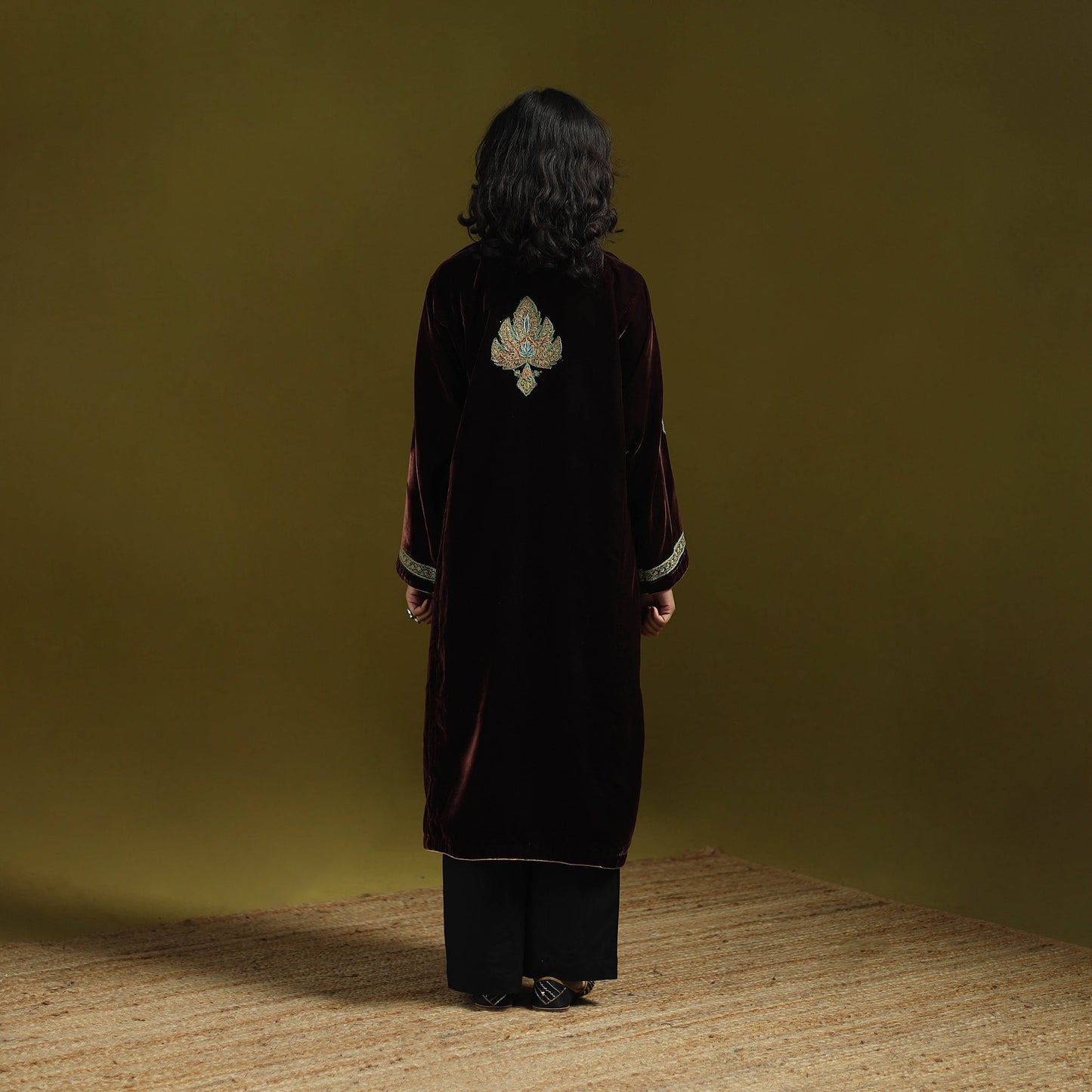 Handwoven sozni hand embroidered kashmiri velvet pheran 43