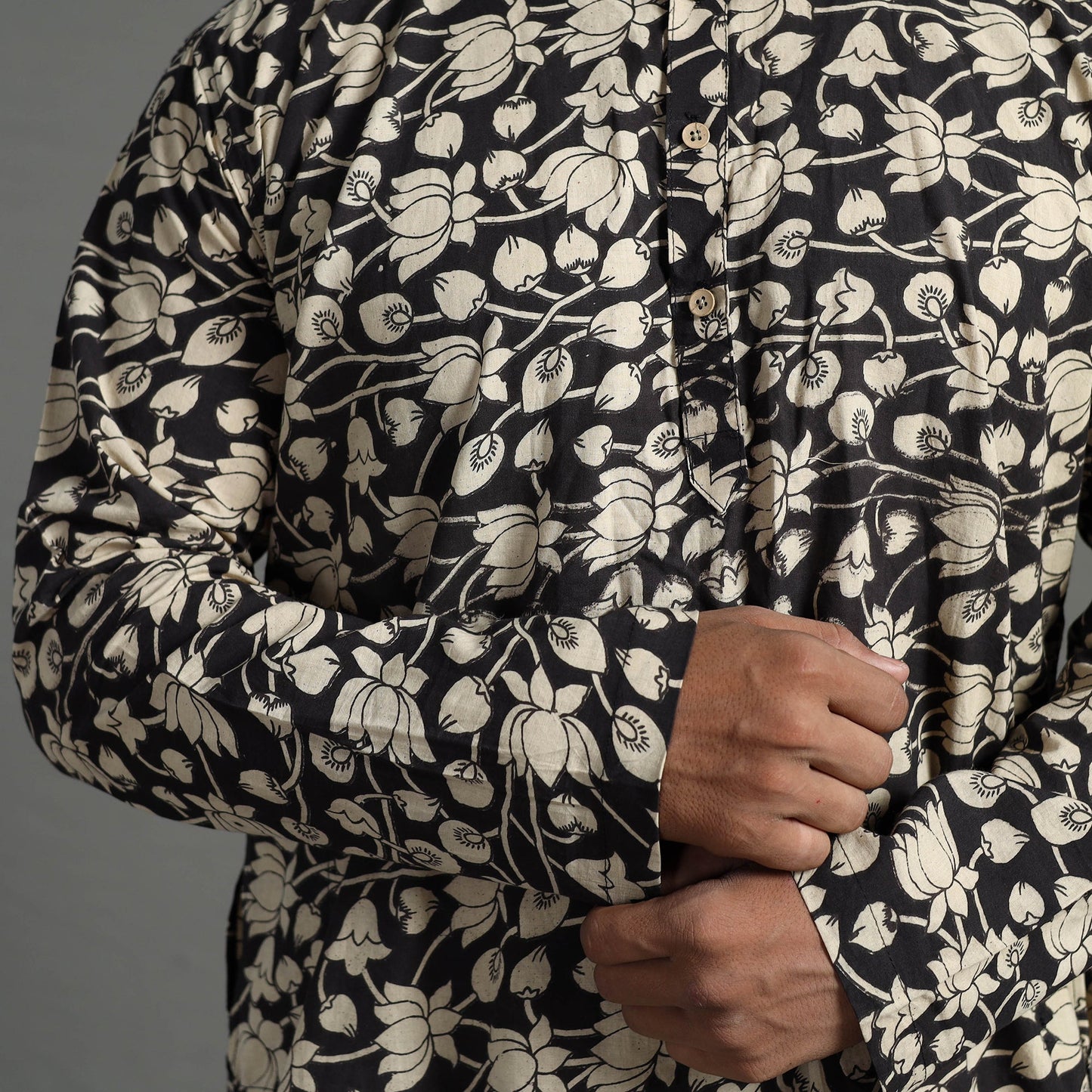 Buy Kalamkari Printed Cotton Men Short Kurta 11 Online at iTokri.com