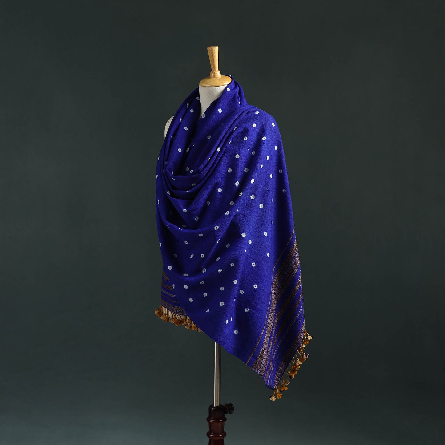 Kutch bandhani tie-dye handwoven merino wool shawl 06