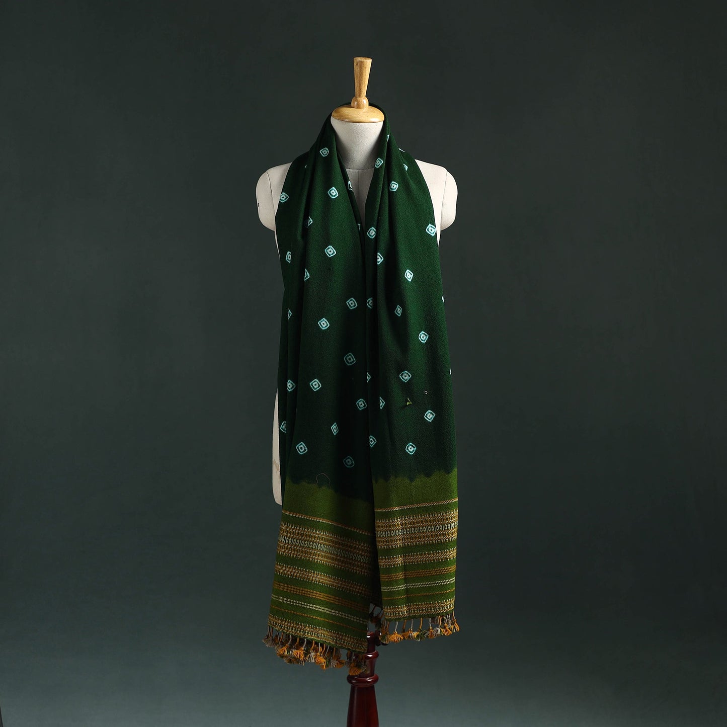 Kutch bandhani tie-dye handwoven merino wool shawl 09
