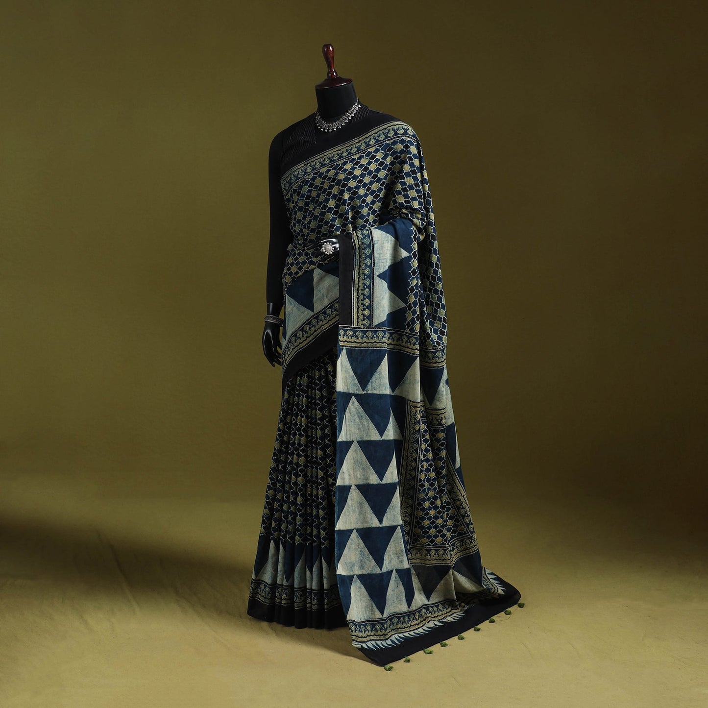 Kutch hand block print natural dyed pure mul cotton ajrakh