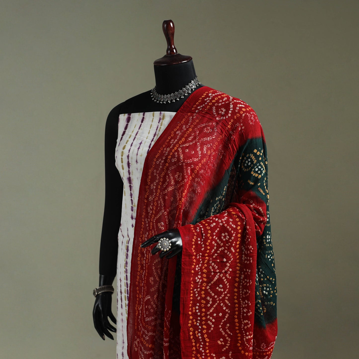 Kutch tie-dye pure mul cotton bandhani dupatta 02