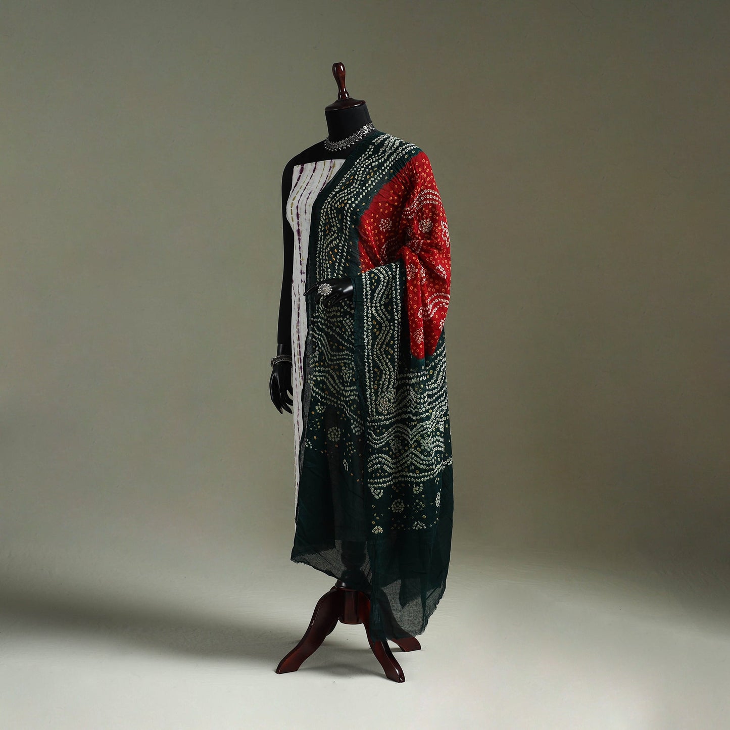 Kutch tie-dye pure mul cotton bandhani dupatta 04